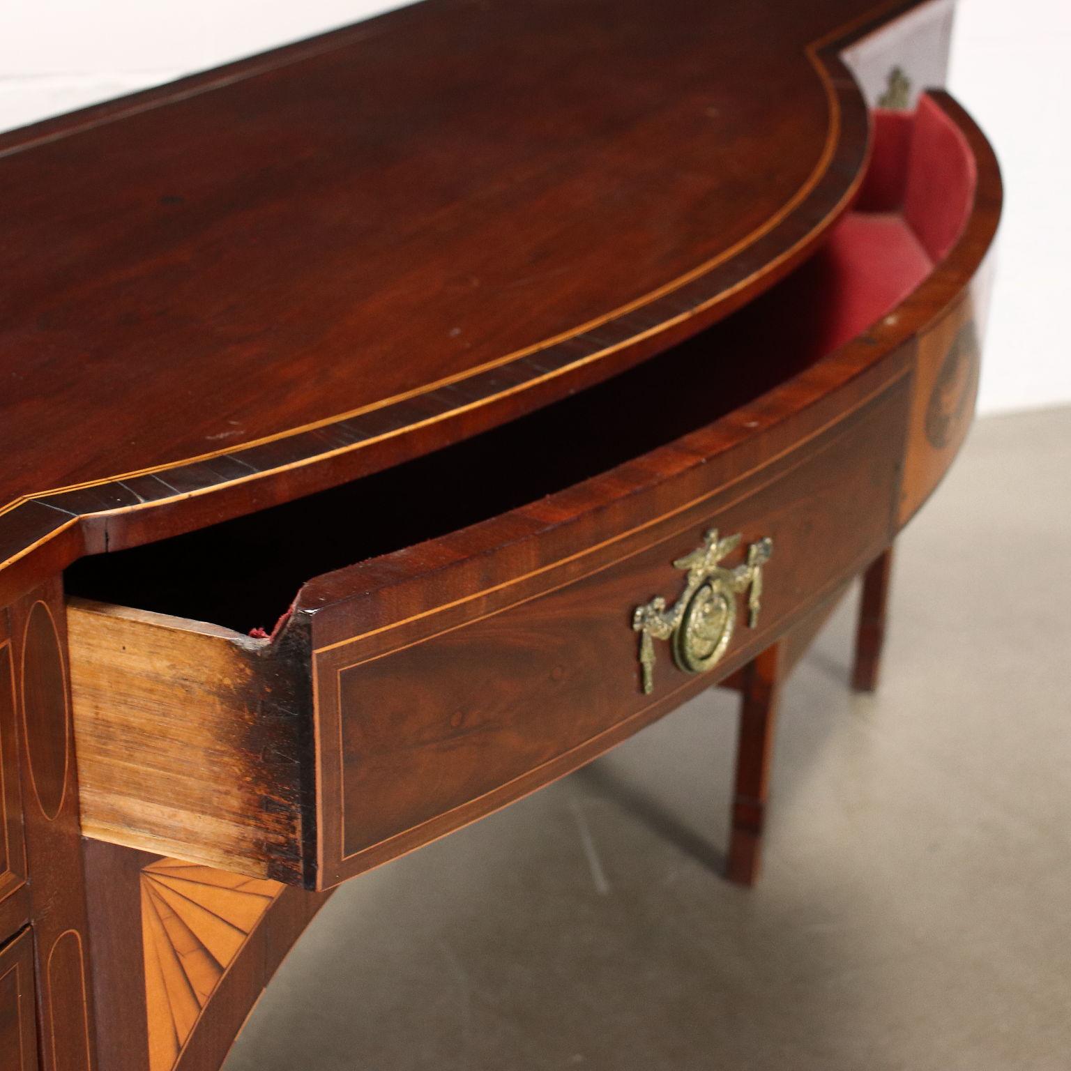 Mahogany Serpentine Sideboard George III, England Late 18th Century For Sale