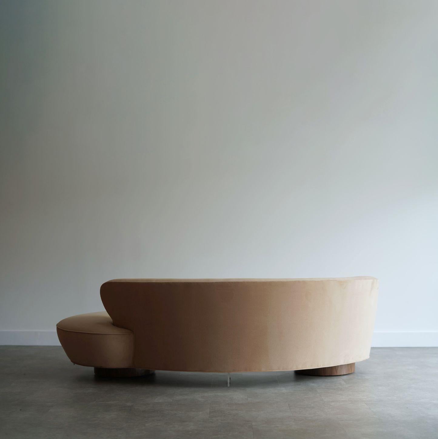 Américain Canapé serpentin par Vladimir Kagan pour Directional, C. 1970 en vente