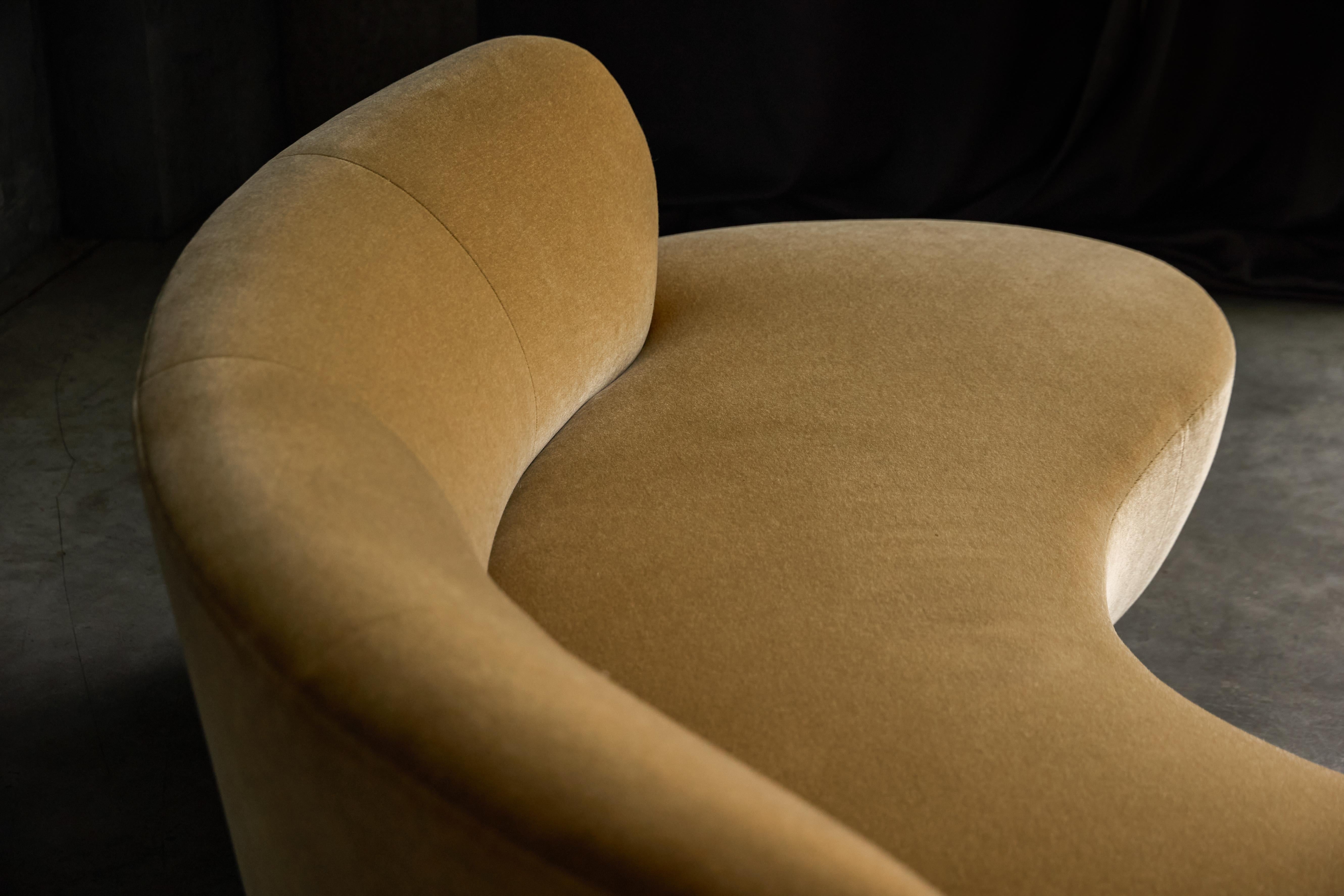 Velours Canapé serpentin par Vladimir Kagan pour Directional, États-Unis, années 1980 en vente