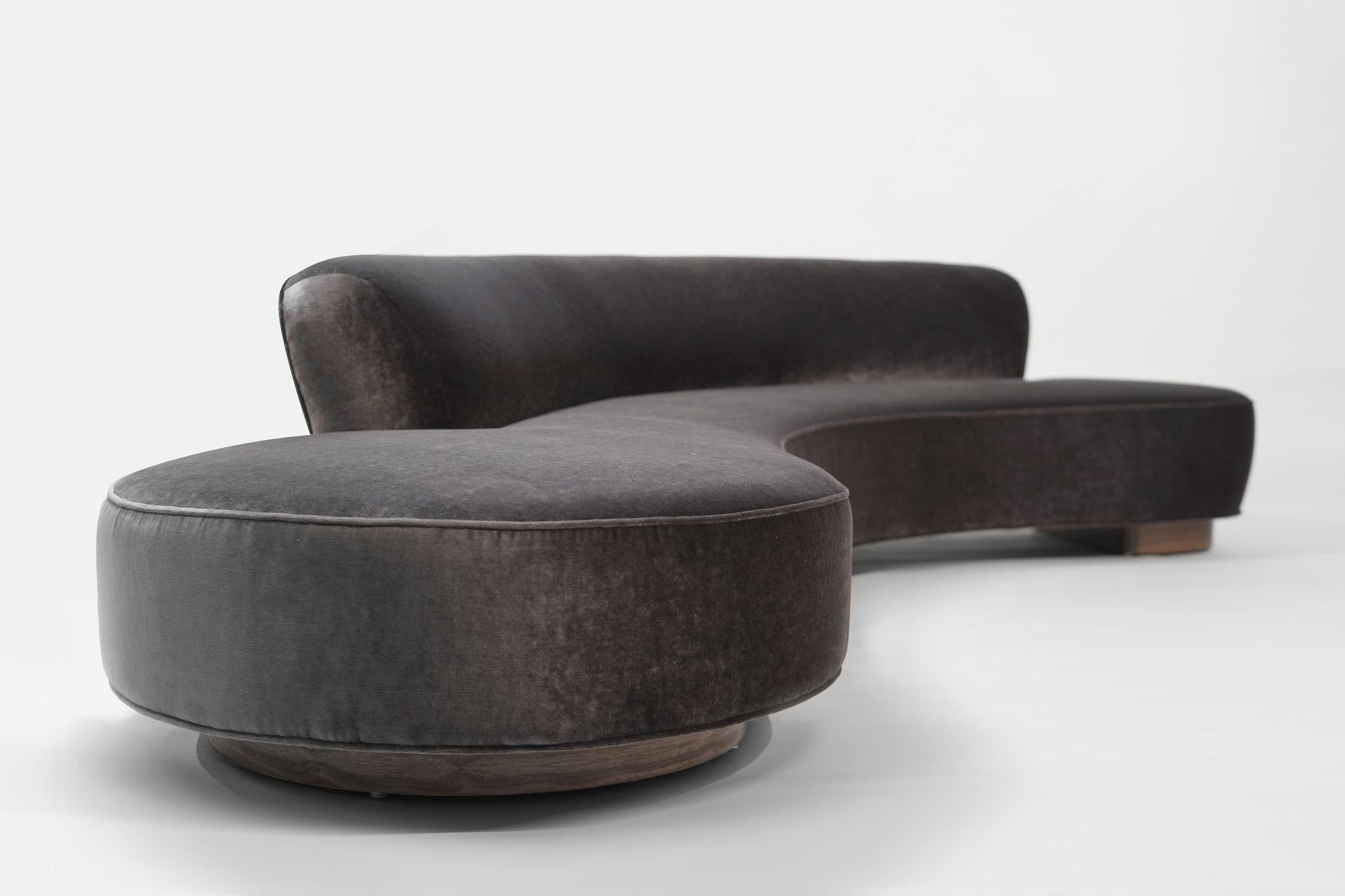Mid-Century Modern Canapé serpentin Vladimir Kagan en mohair, modèle 150BS, années 2000 en vente