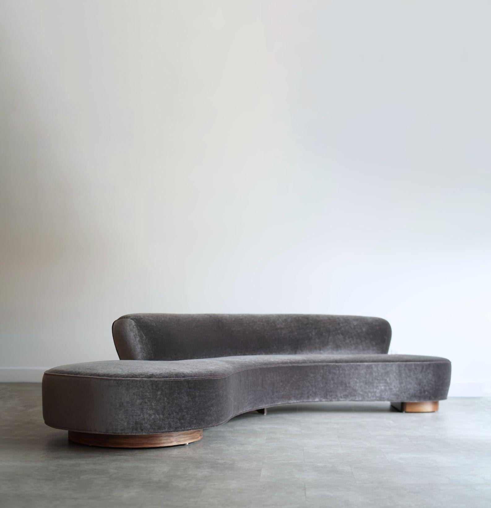 Mid-Century Modern Canapé serpentin Vladimir Kagan en mohair, modèle 150BS, années 2000 en vente