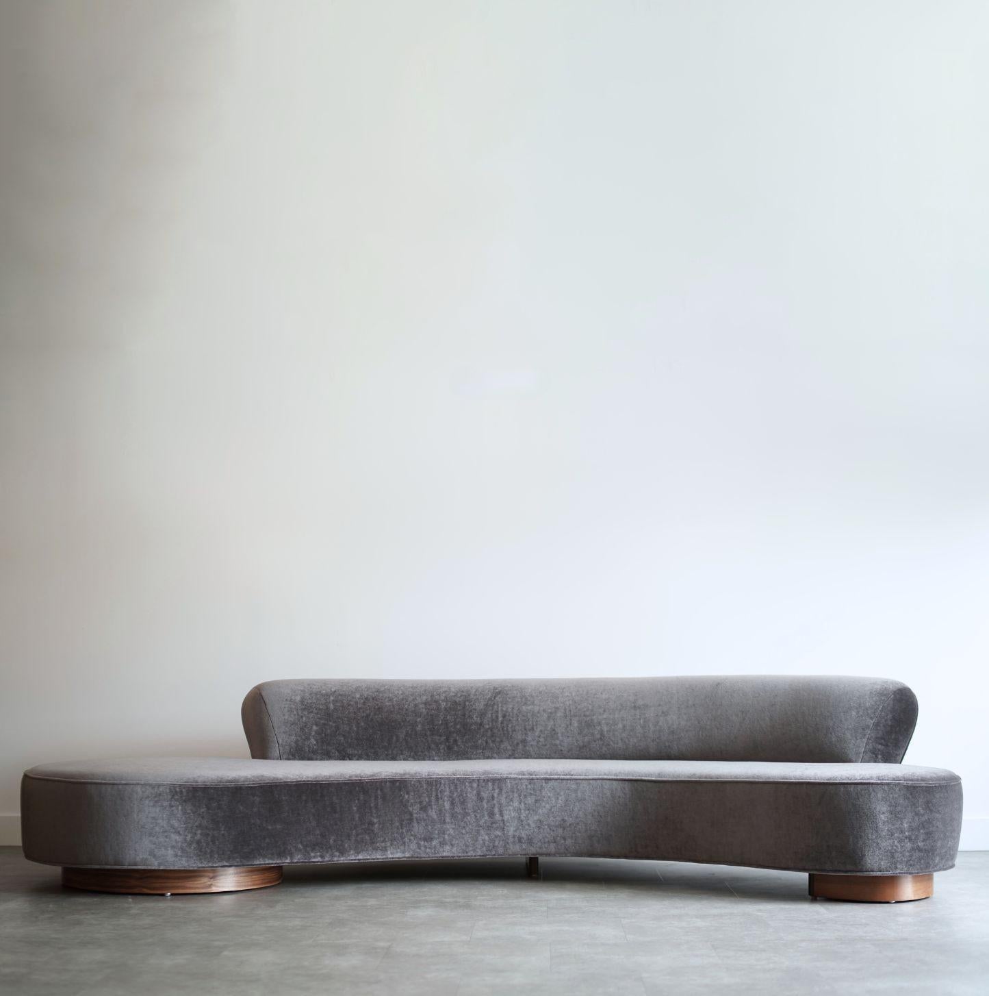 Américain Canapé serpentin Vladimir Kagan en mohair, modèle 150BS, années 2000 en vente