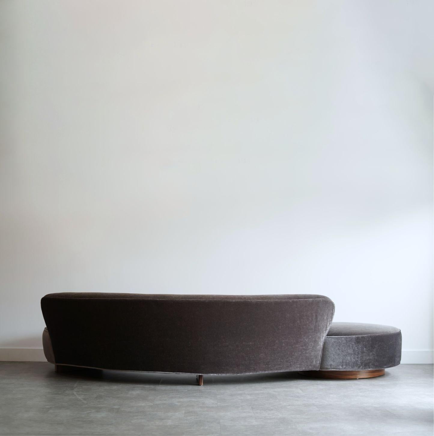 XXIe siècle et contemporain Canapé serpentin Vladimir Kagan en mohair, modèle 150BS, années 2000 en vente