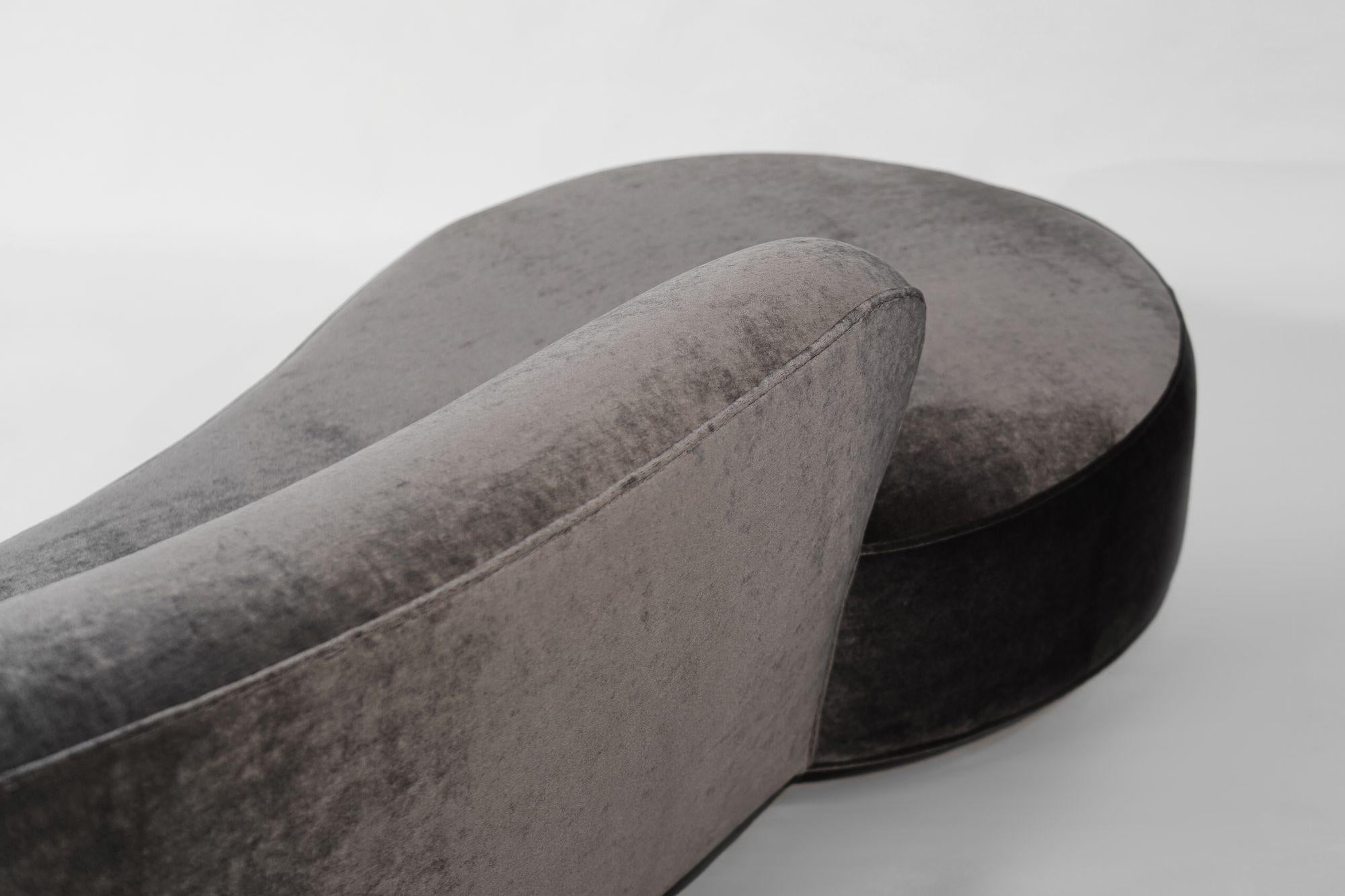 Canapé serpentin Vladimir Kagan en mohair, modèle 150BS, années 2000 en vente 2
