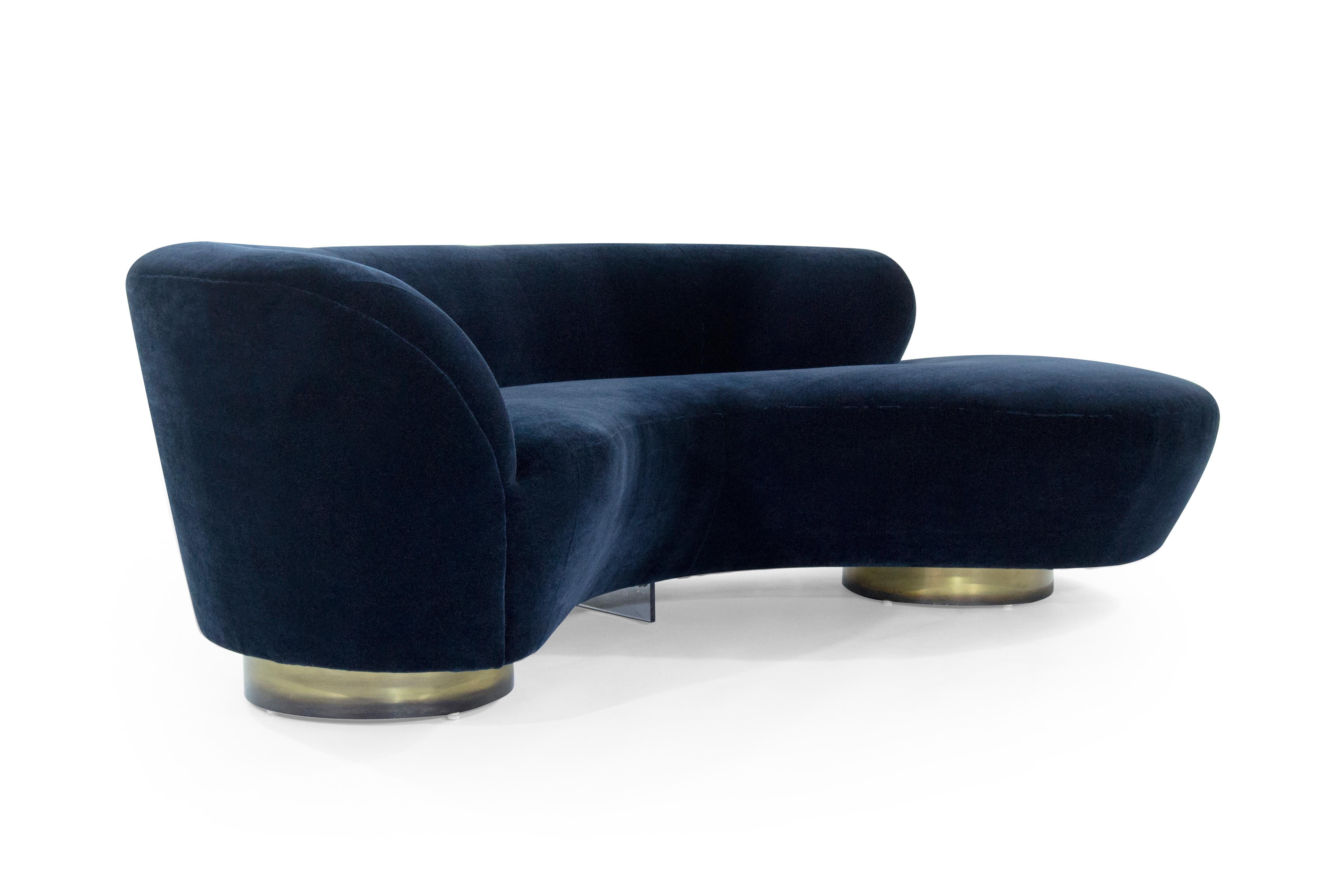 Sofa designed by the late Vladimir Kagan for Directional, circa 1970s.
Featuring fully restored patinated brass bases as well as Lucite supports.
Newly upholstered in deep blue mohair by Donghia.

 