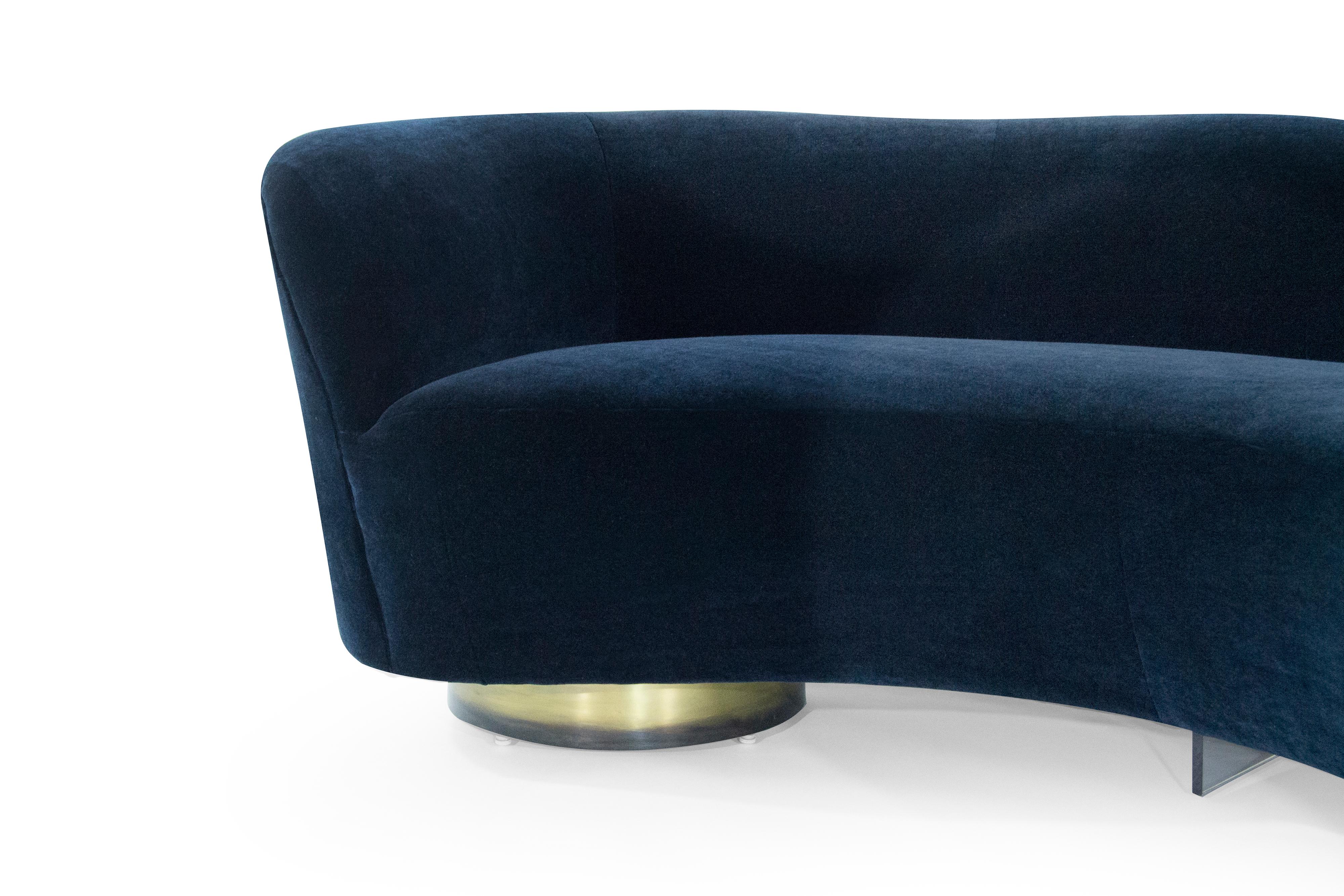 Serpentine Sofa in Deep Blue Mohair by Vladimir Kagan In Excellent Condition In Westport, CT