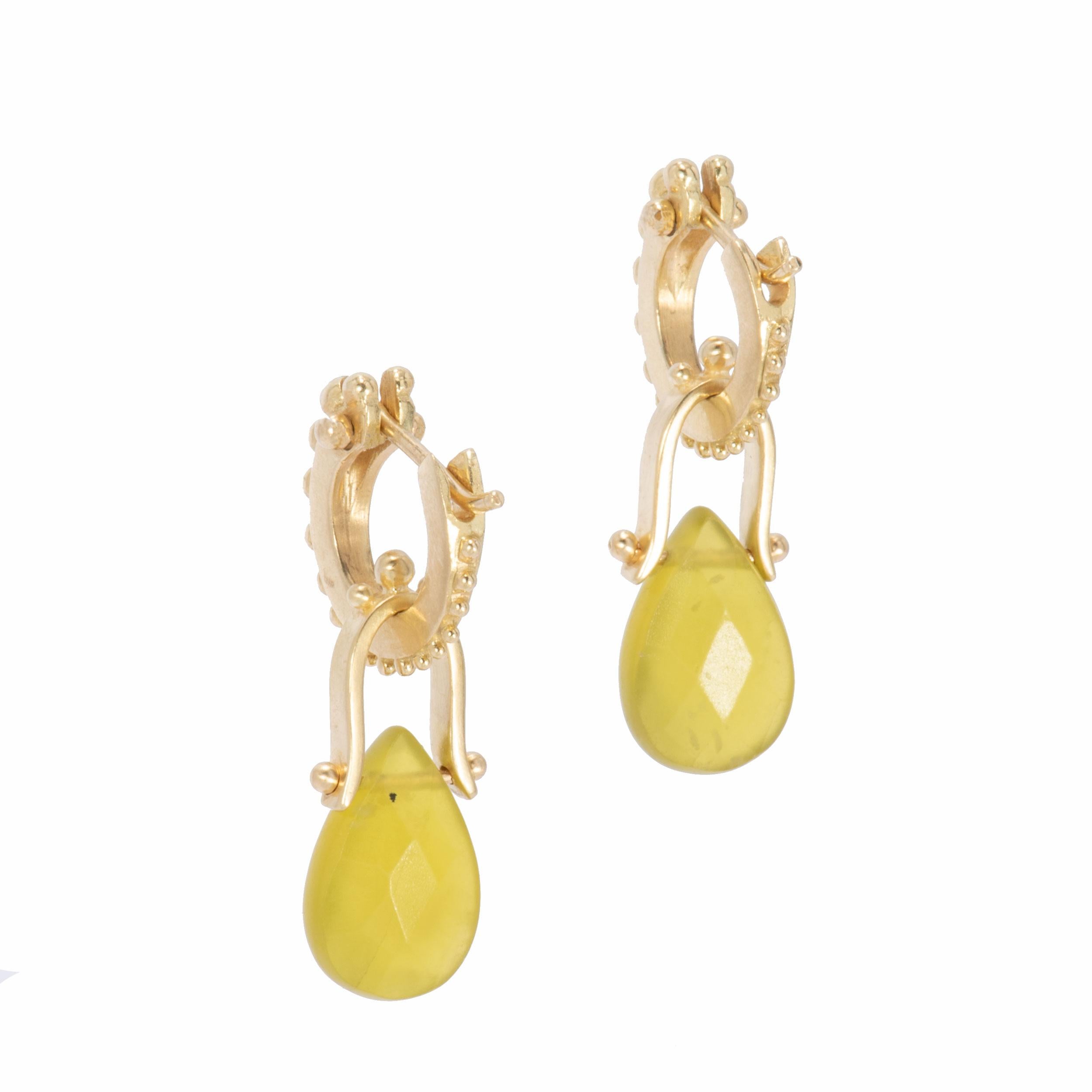 Women's Serpentine Teardrop Oblio Earrings in 18 Karat Gold For Sale