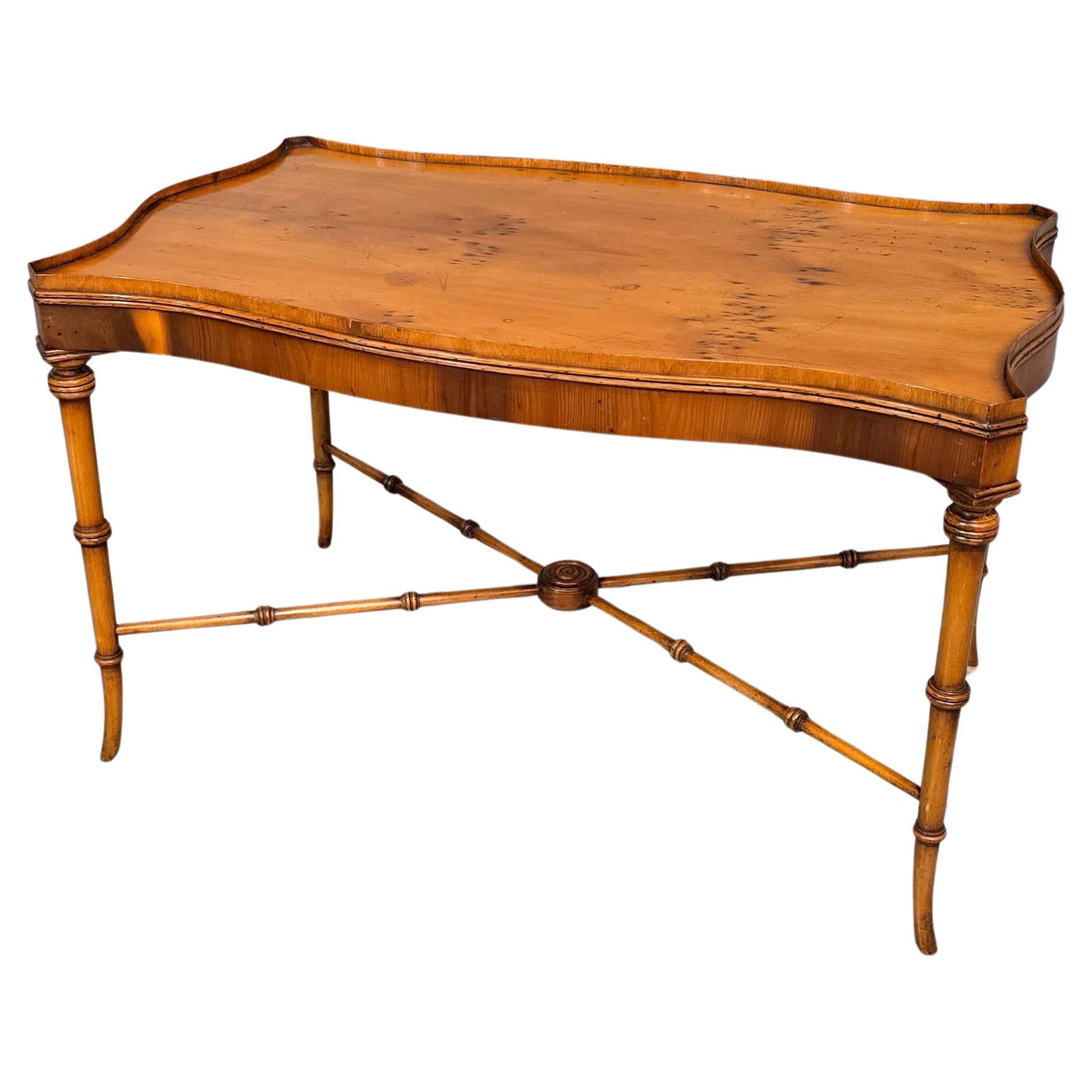 Serpentine Eibenholz Couchtisch