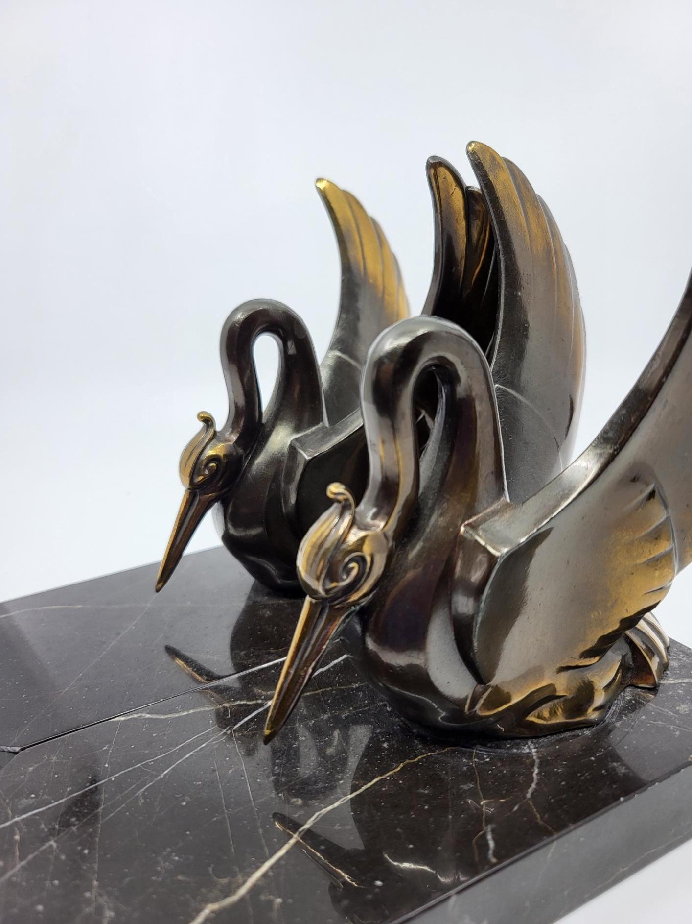 Bronzato Serre Livres en Spelter sur marbre noir veiné Art Déco France XX Siècle in vendita