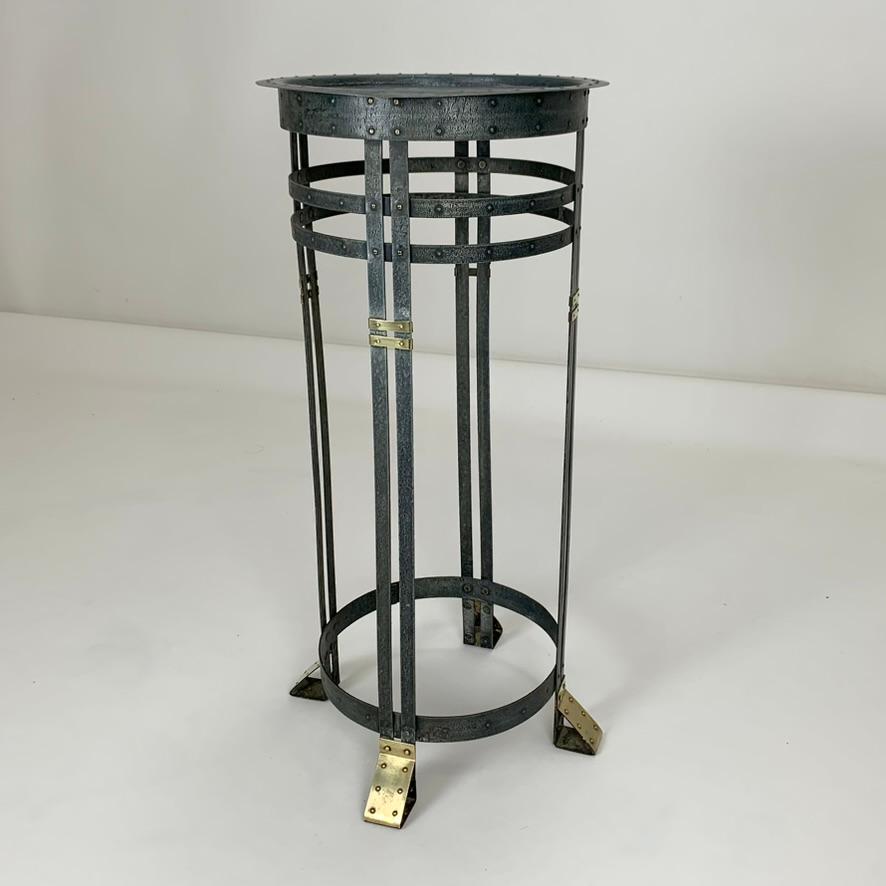 Pedestal Serrurier-Bovy de metal y latón, hacia 1900, Bélgica. en venta 6