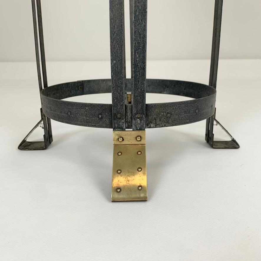 Pedestal Serrurier-Bovy de metal y latón, hacia 1900, Bélgica. Latón en venta