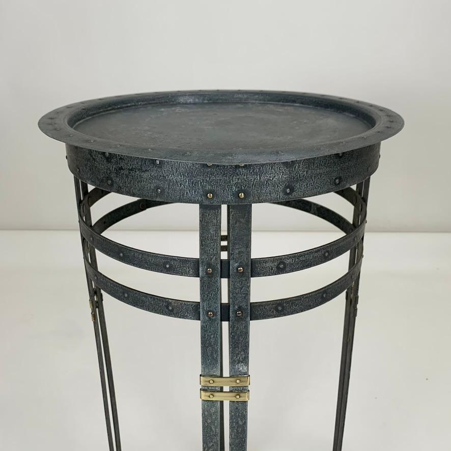 Pedestal Serrurier-Bovy de metal y latón, hacia 1900, Bélgica. en venta 1