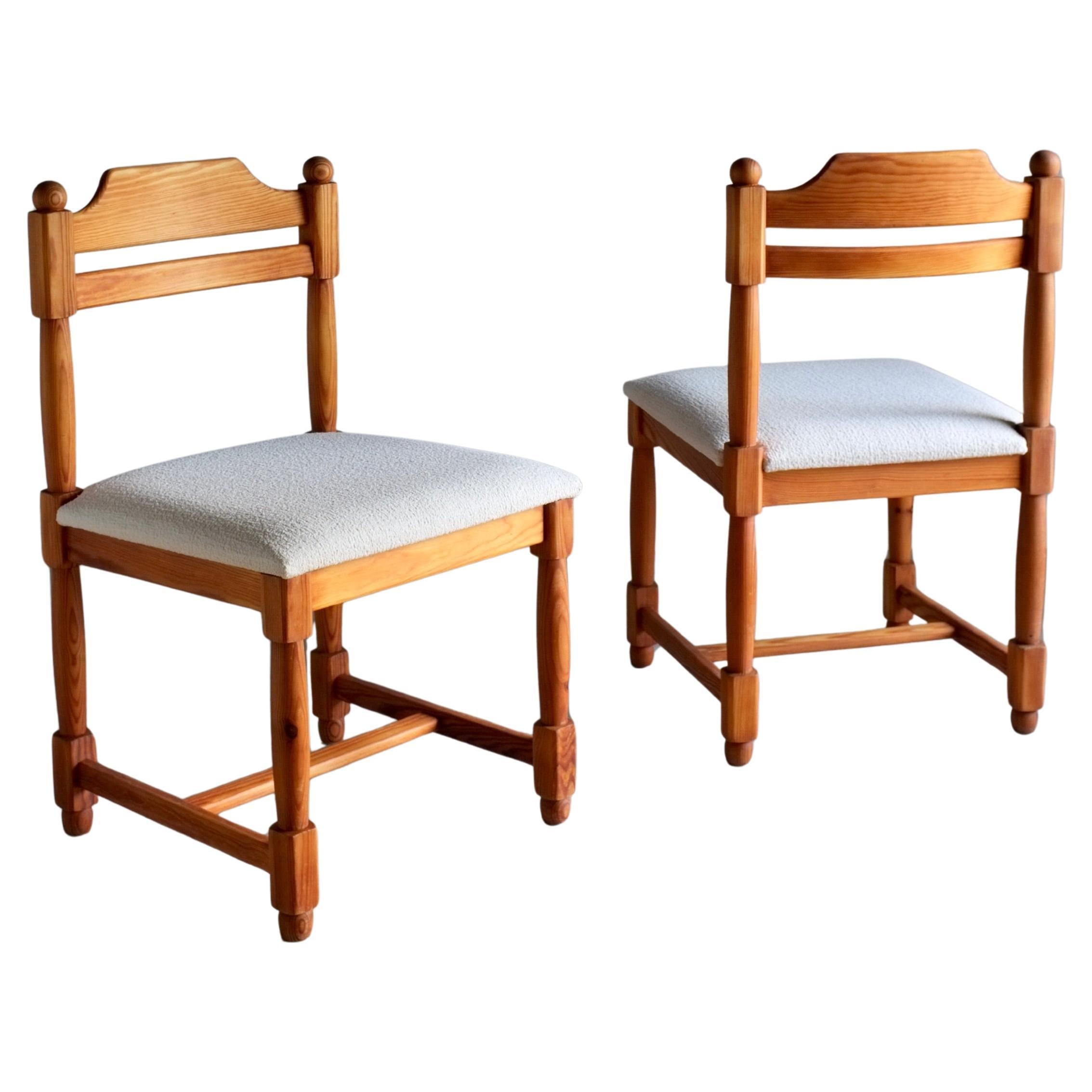 Ensemble de 2 chaises en pin massif sculpté, Danemark, 1970 en vente