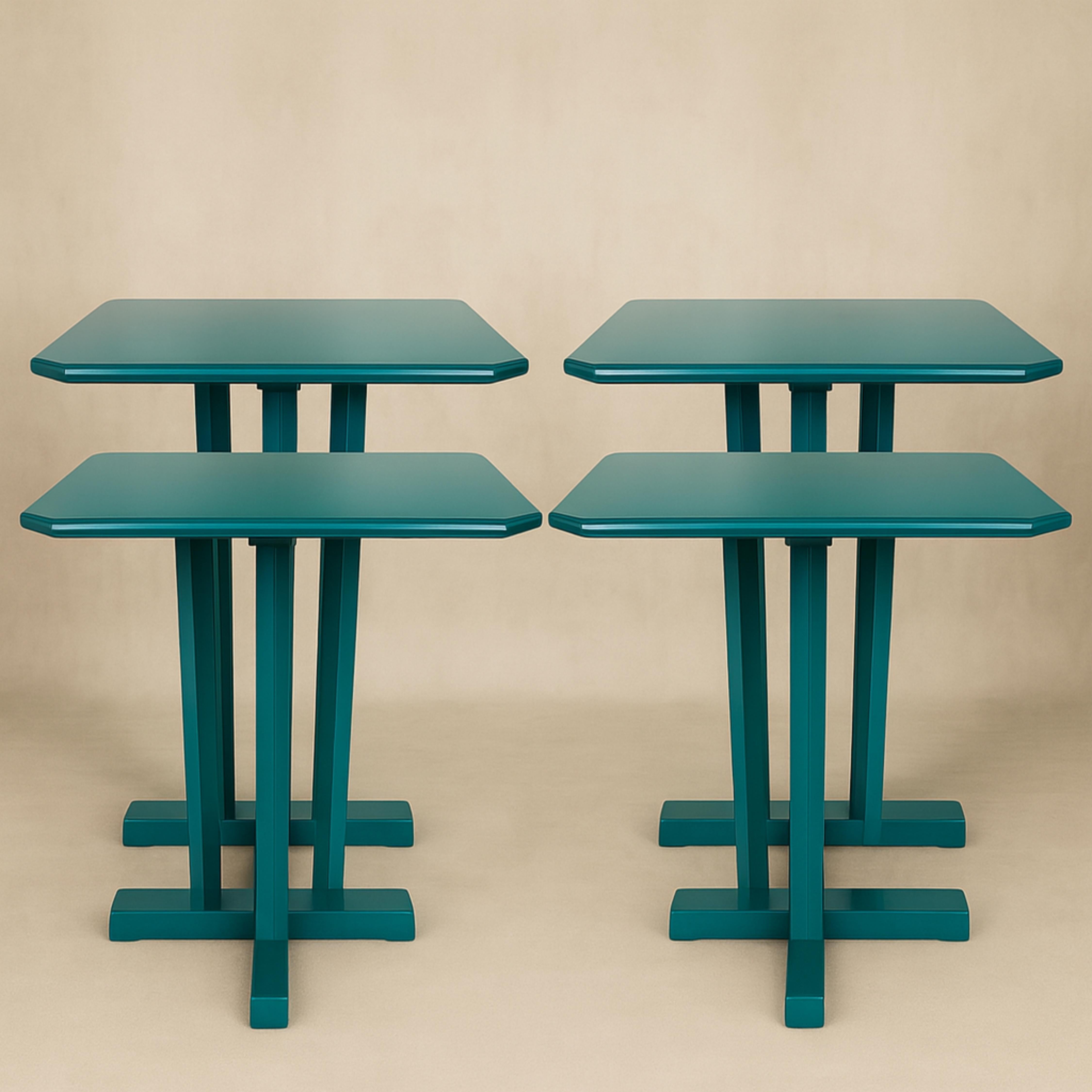 Noce Sert of 4 Art Deco Blue Peacock Color Walnut Bistro Coffee Table, XX secolo in vendita