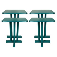 Lot de 4 tables basses de bistrot Art Déco en noyer couleur paon bleu, 20e siècle Lot de 4 tables basses de bistrot Art Déco en noyer couleur paon bleu, 20e siècle