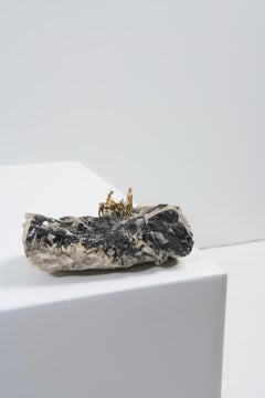 Sertão Serie, N874 Schwarzer Turmalin in Matrix Esel an der Leine Tischskulptur