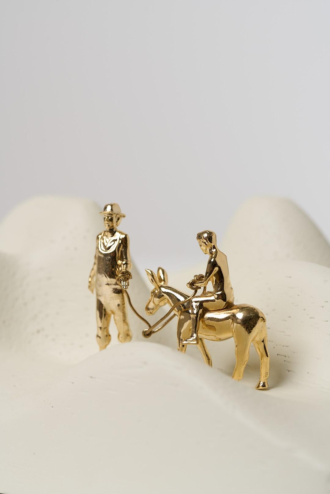Série Sertão, Sculpture en bois et laiton représentant un âne en laisse dans une boîte en acrylique en vente 5