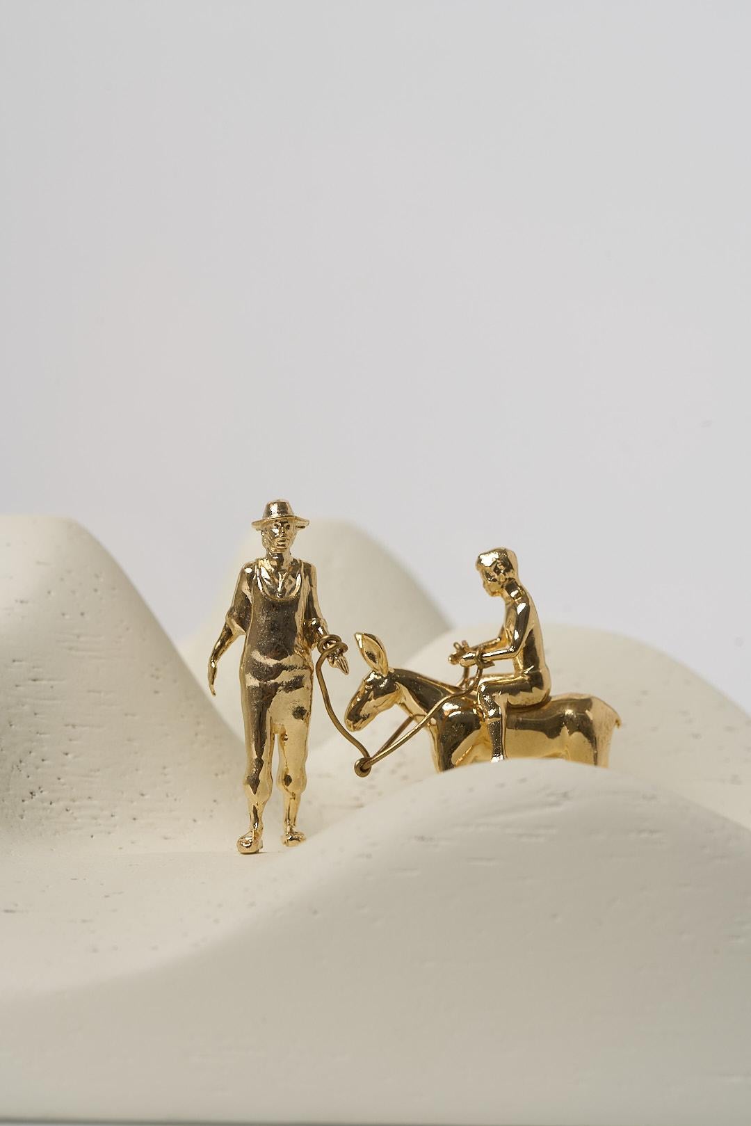 XXIe siècle et contemporain Série Sertão, Sculpture en bois et laiton représentant un âne en laisse dans une boîte en acrylique en vente