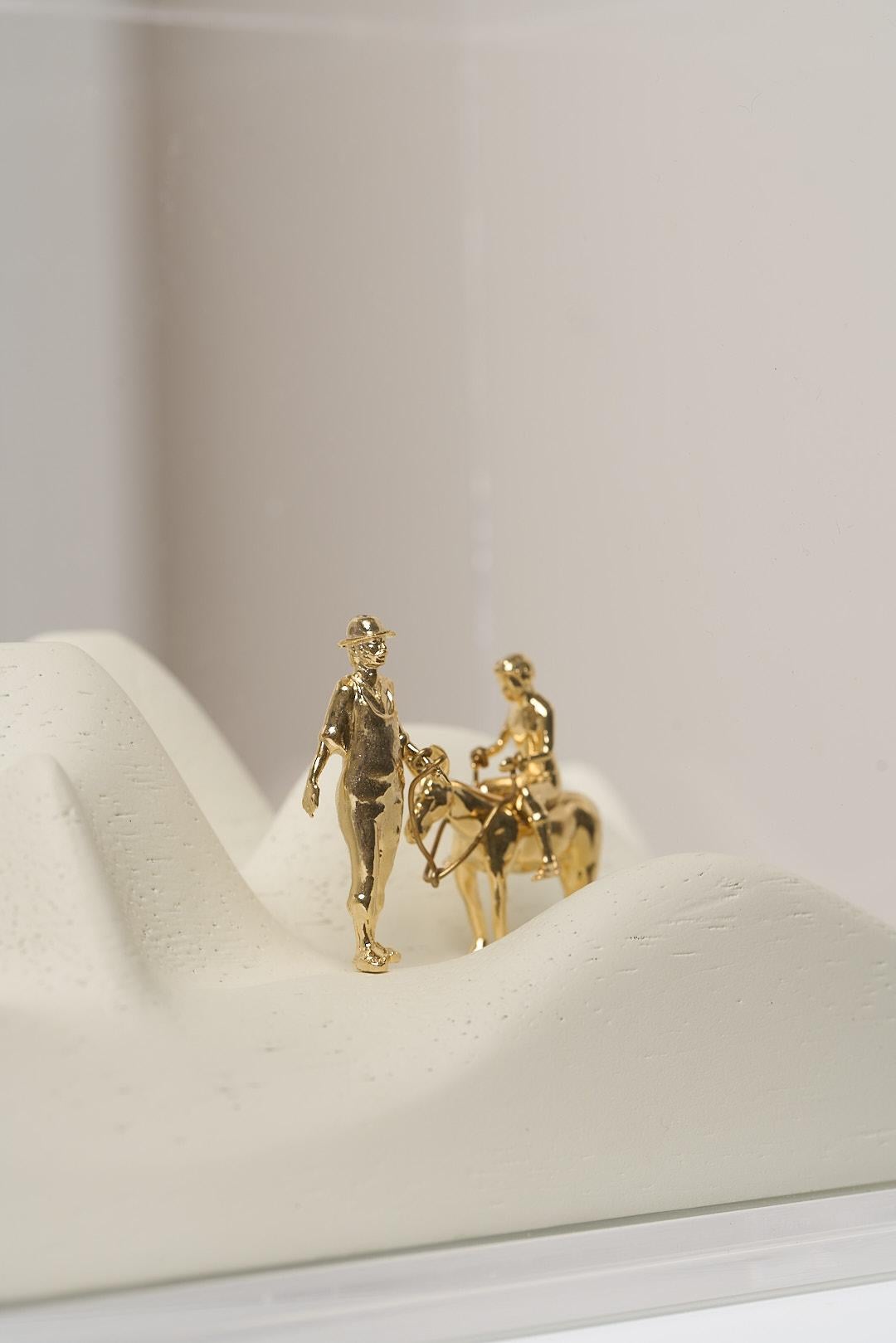Laiton Série Sertão, Sculpture en bois et laiton représentant un âne en laisse dans une boîte en acrylique en vente