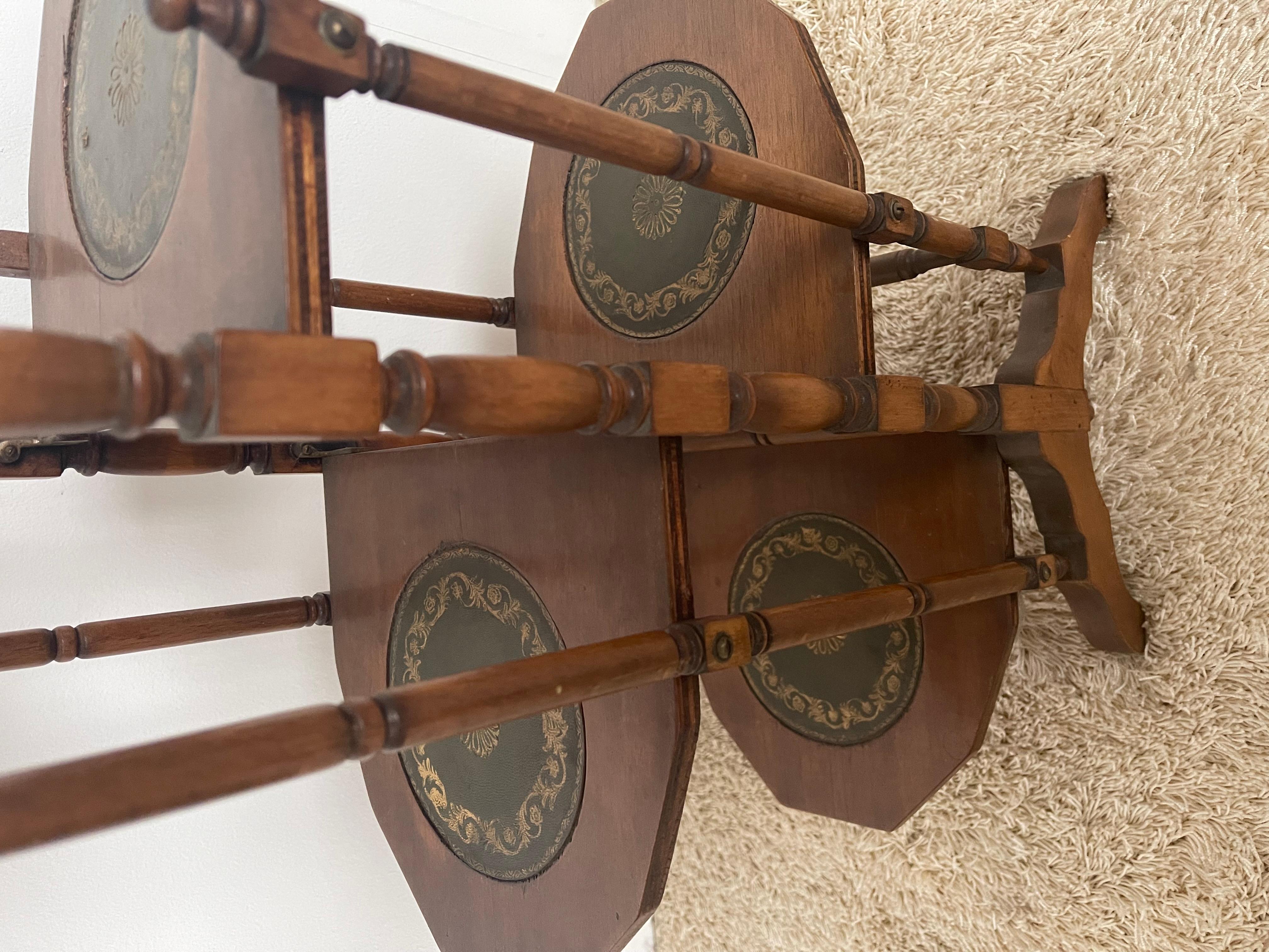 Italian Table de service en bois avec étagères recouvertes de cuir 20e siècle en vente