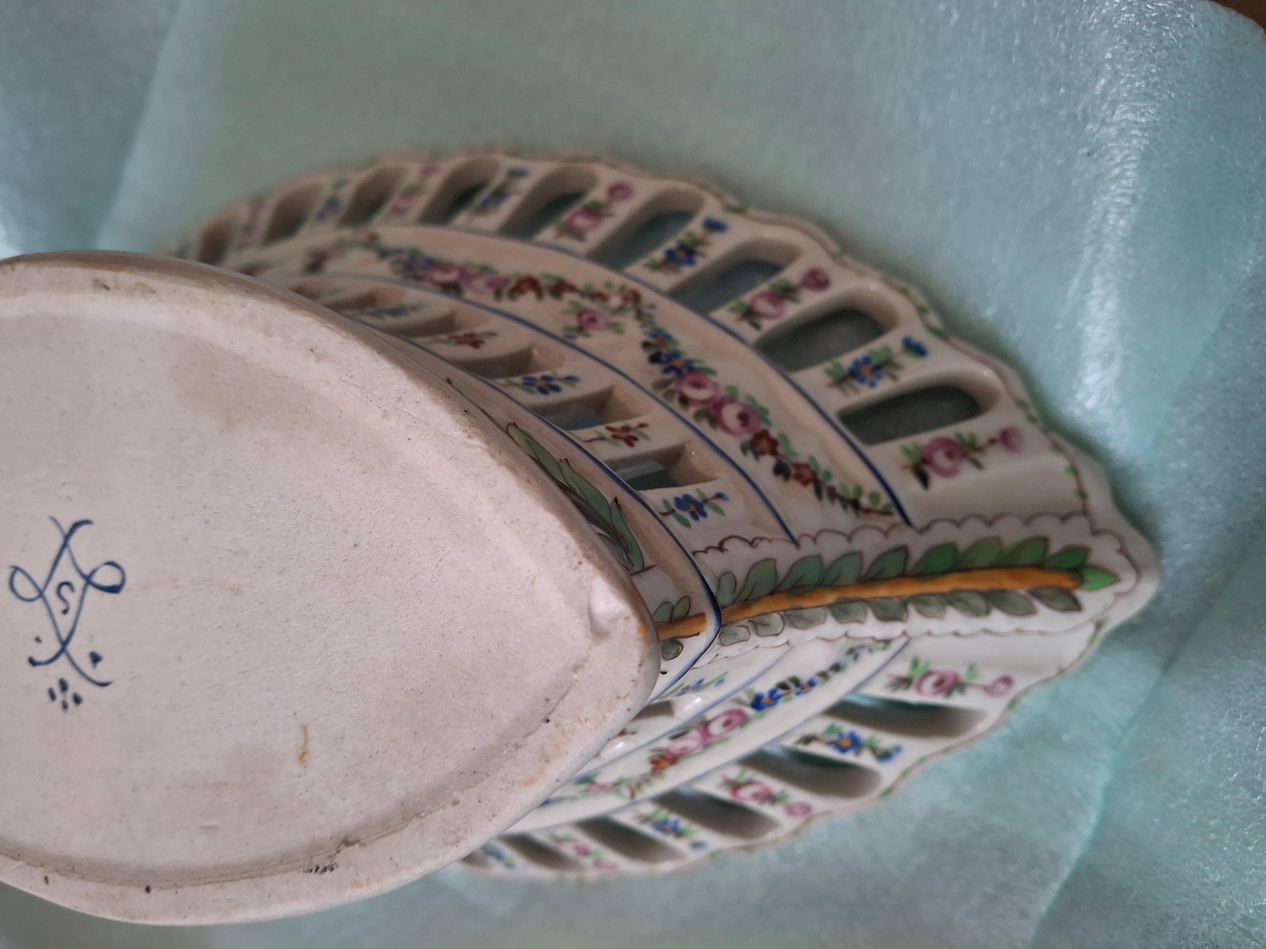 Serves France Panier réticulé en porcelaine peinte à la main en vente 4