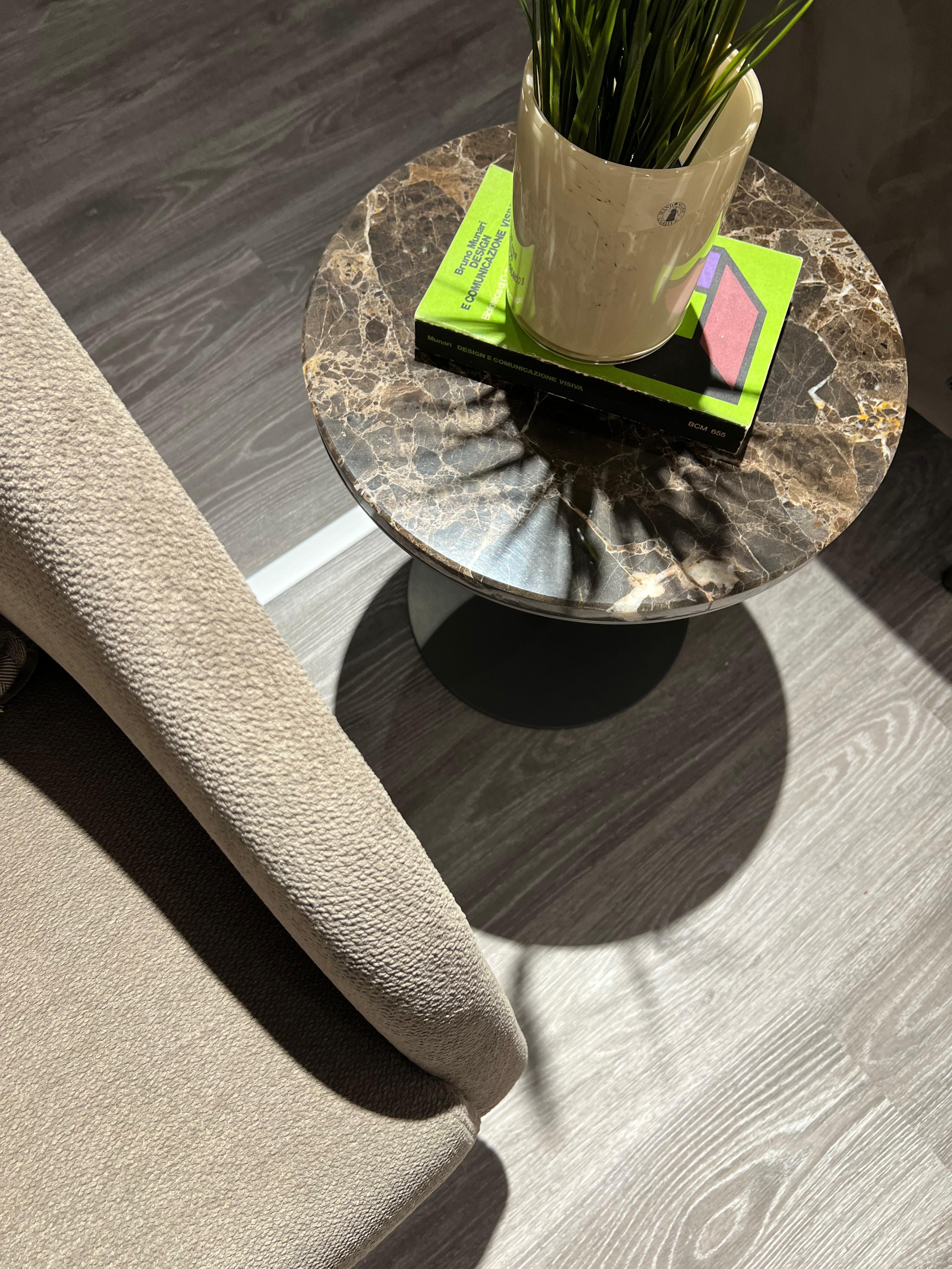 Daniel servetto, marble top, leather-covered leg, metal base In New Condition For Sale In Bisceglie, IT
