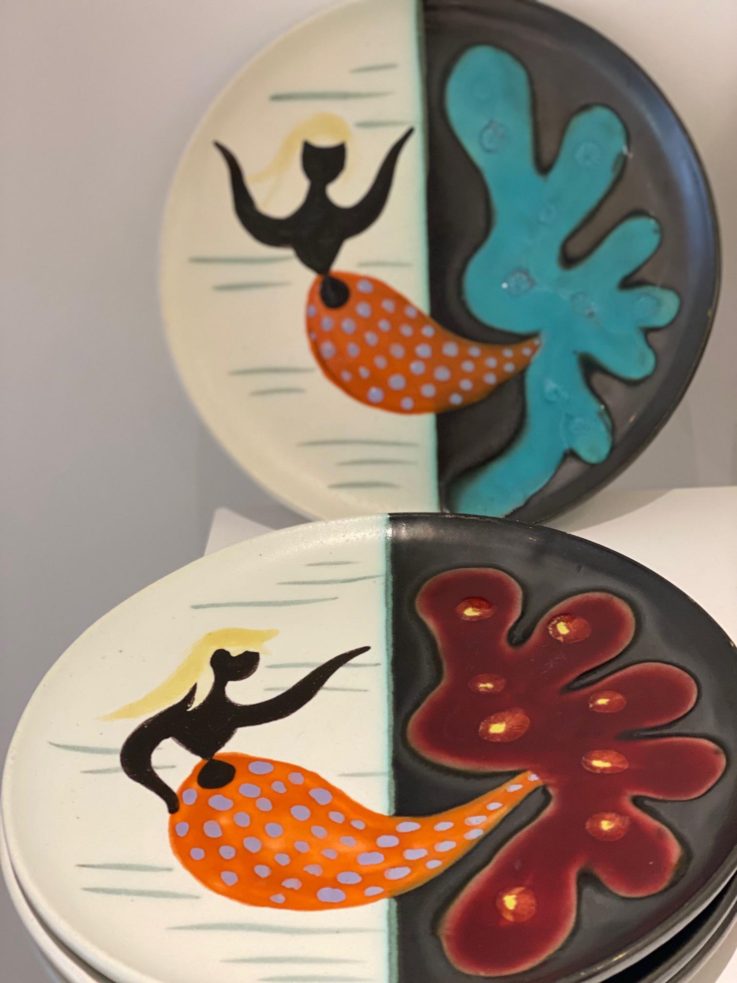 Mid-20th Century Serveware of 16 Ceramic Pieces 