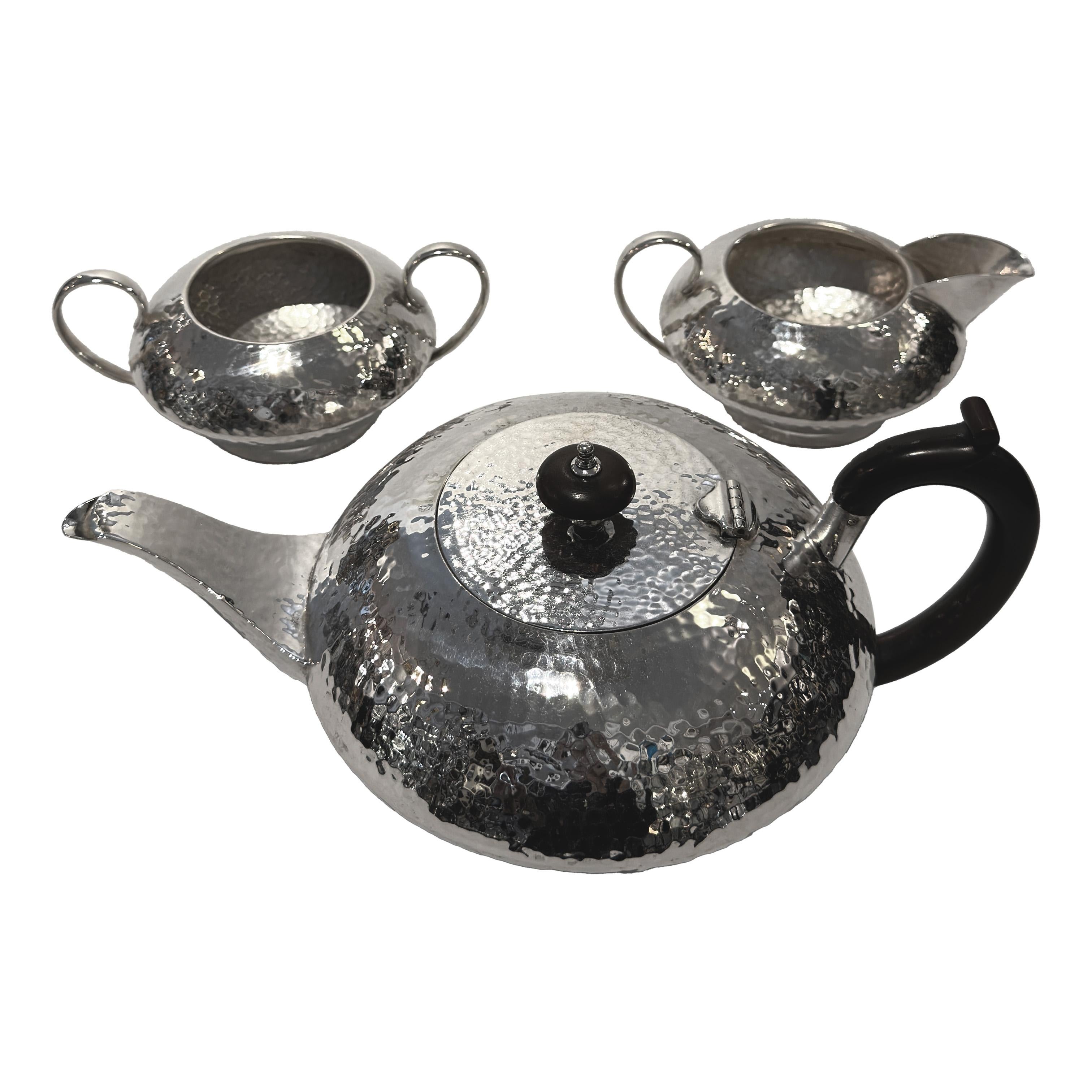 Hammered Service à thé Art Déco métal argenté martelé Sampson Mordan & Co LTD, circa 19th For Sale