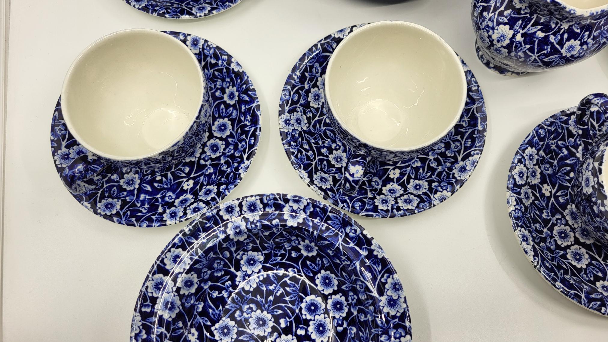 British Service à thé Calico  Burleigh Staffordshire England décor fleurs bleues 20th For Sale