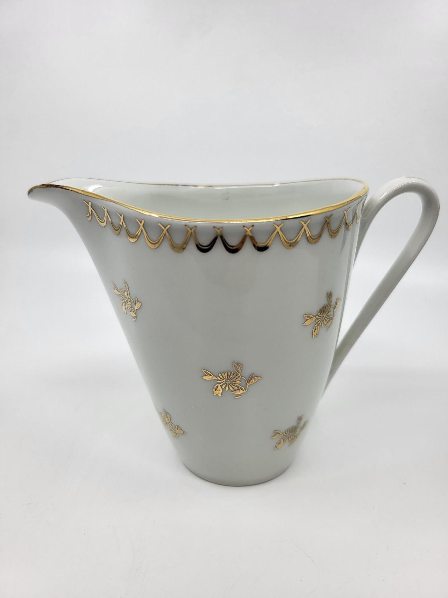 Service à thé en porcelaine de Sologne décor or fin Francais style Empire 20ième For Sale 4