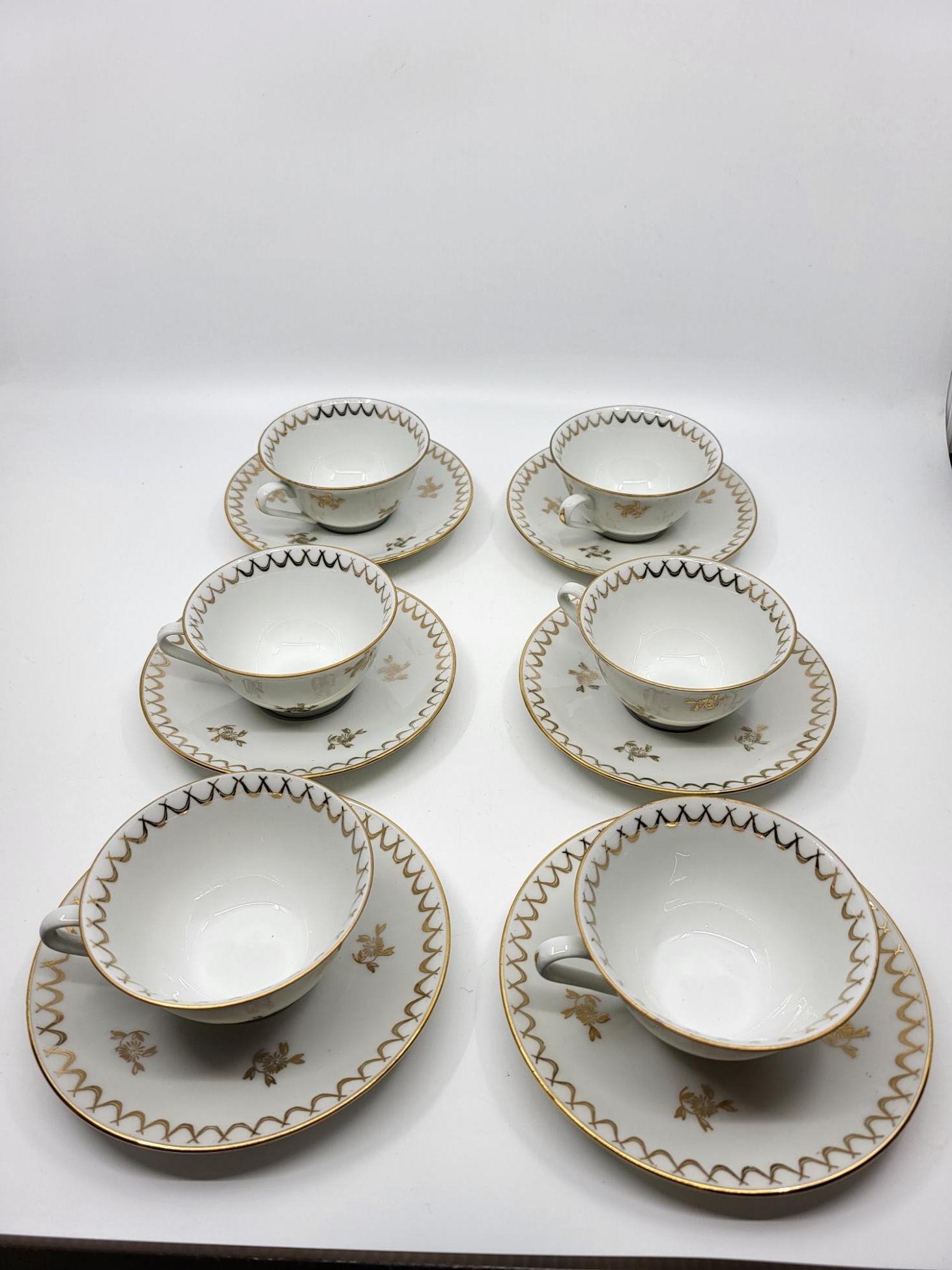 French Service à thé en porcelaine de Sologne décor or fin Francais style Empire 20ième For Sale