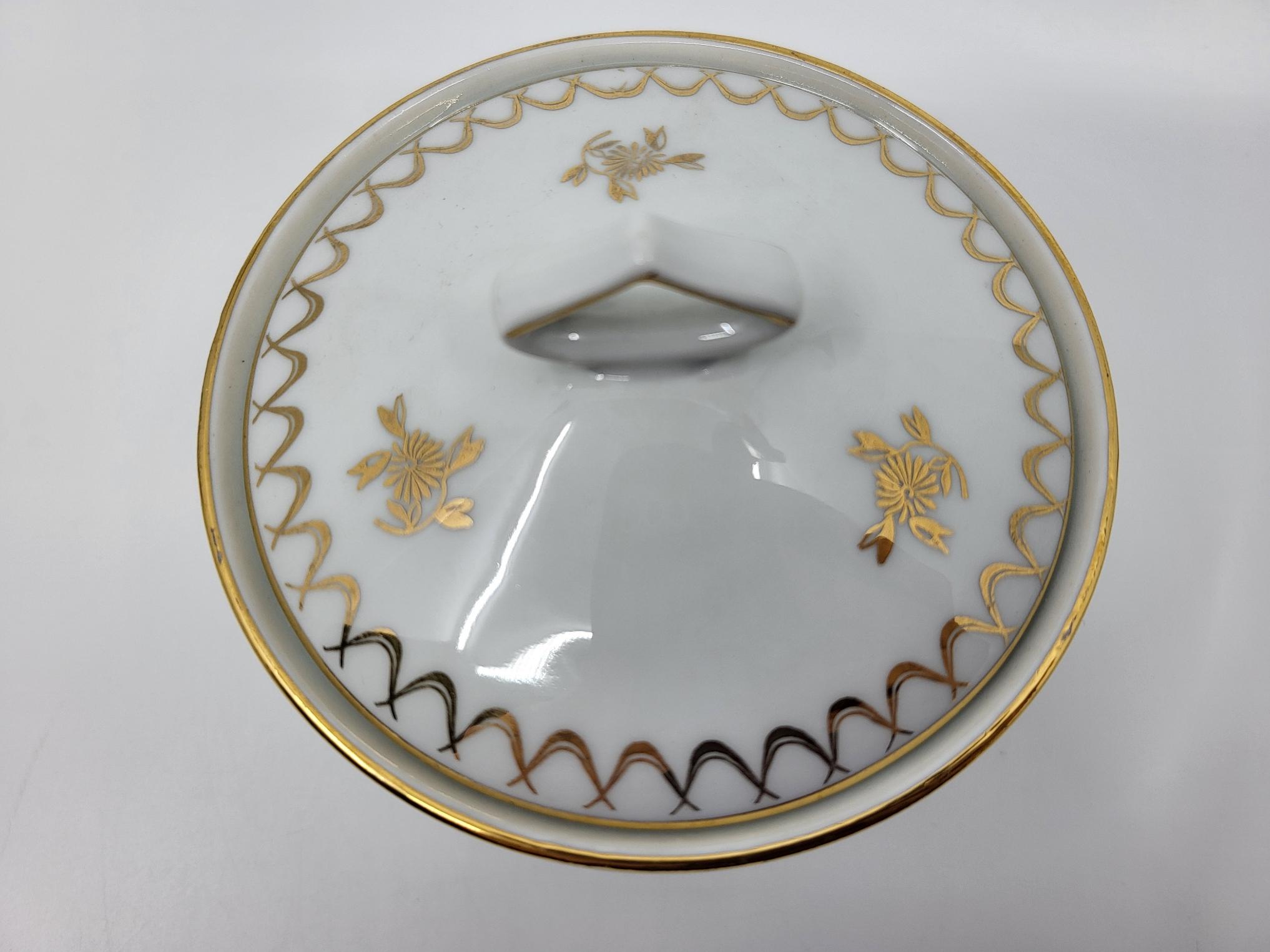 Service à thé en porcelaine de Sologne décor or fin Francais style Empire 20ième For Sale 3