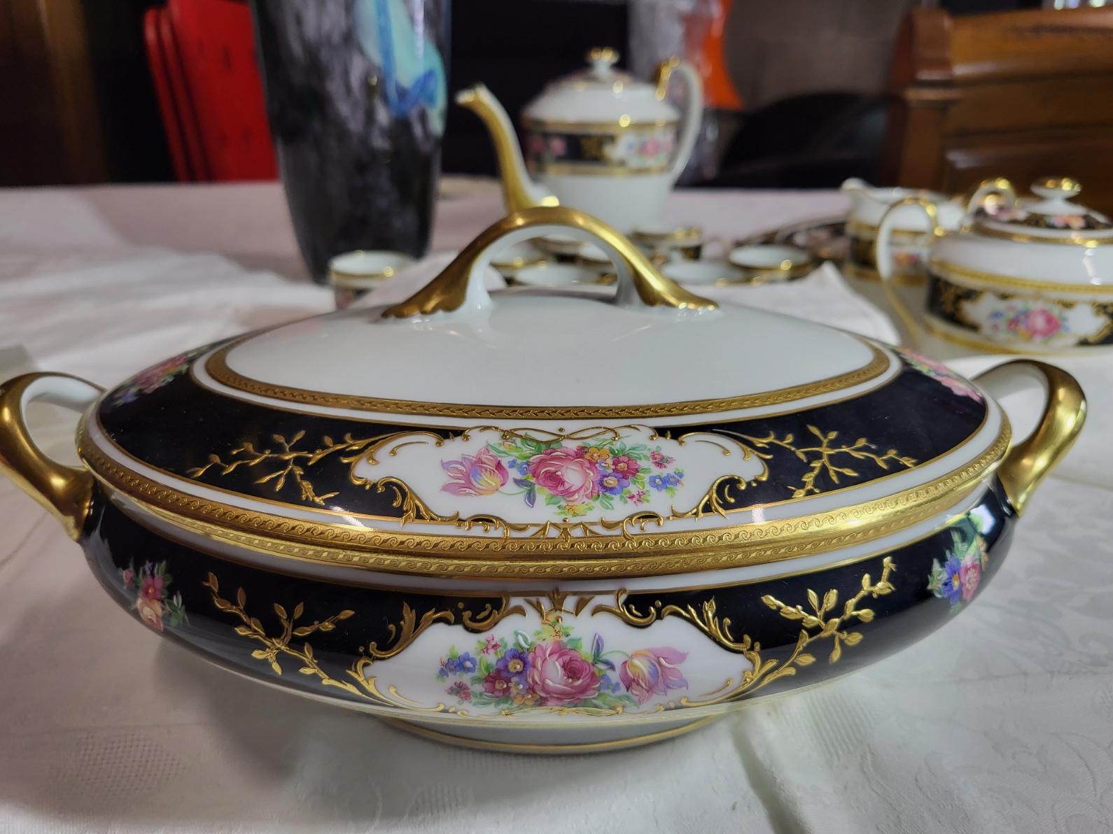 Service Ancienne Manufacture Royale Limoges France doré à l'or (75 pièces) en venta 3