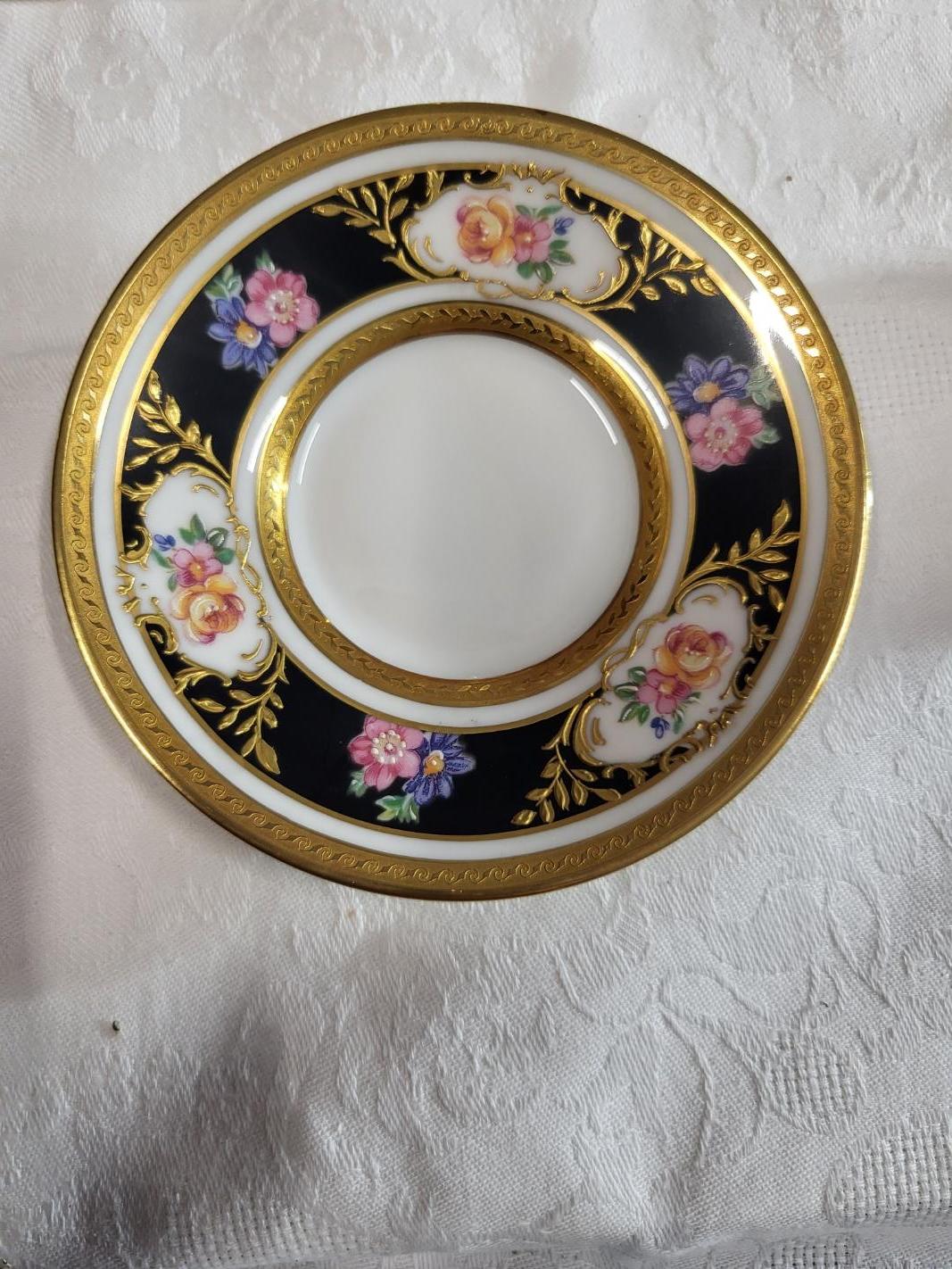 Service Ancienne Manufacture Royale Limoges France doré à l'or (75 pièces) en venta 7