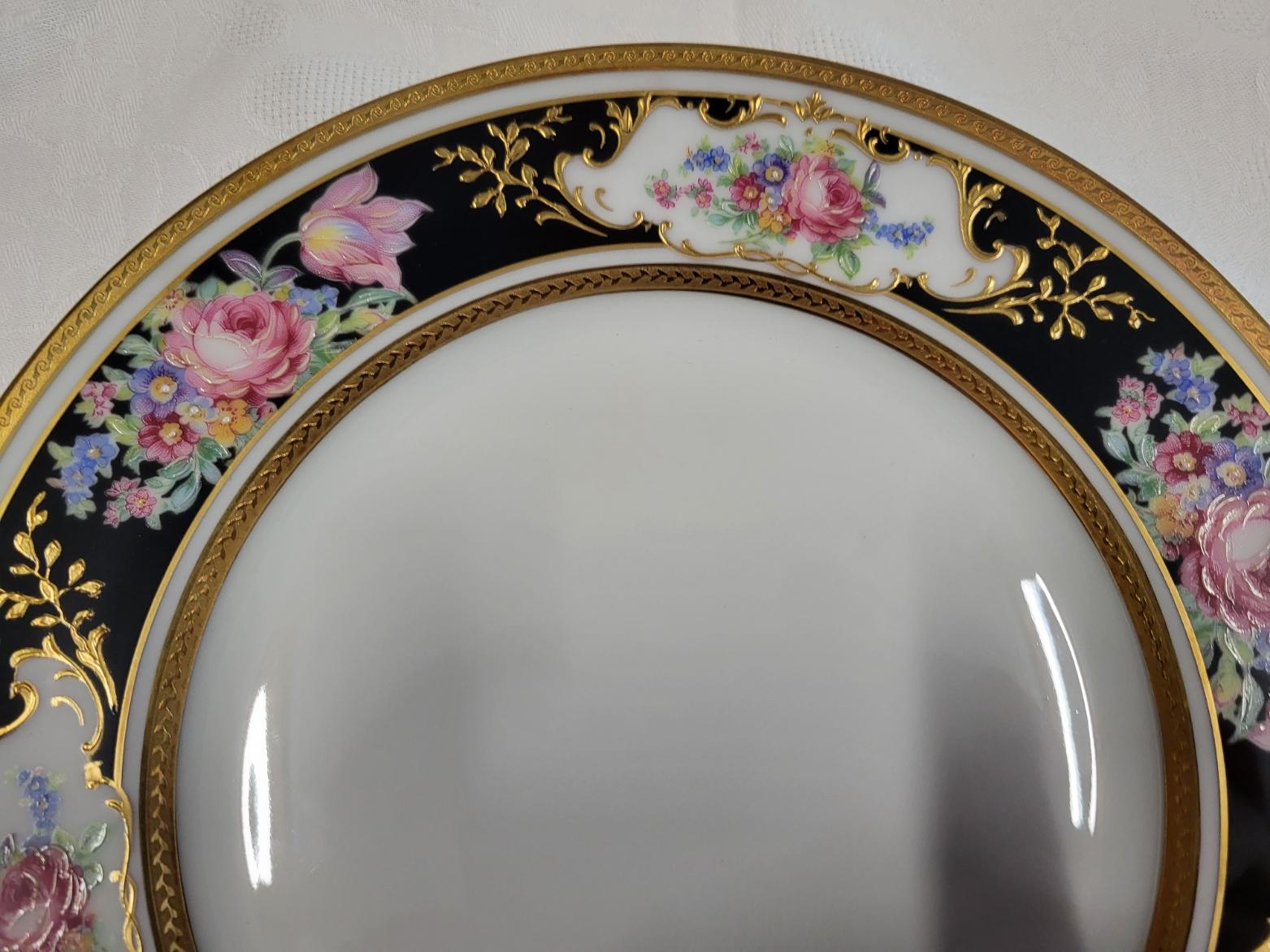 Service Ancienne Manufacture Royale Limoges France doré à l'or (75 pièces) en venta 9