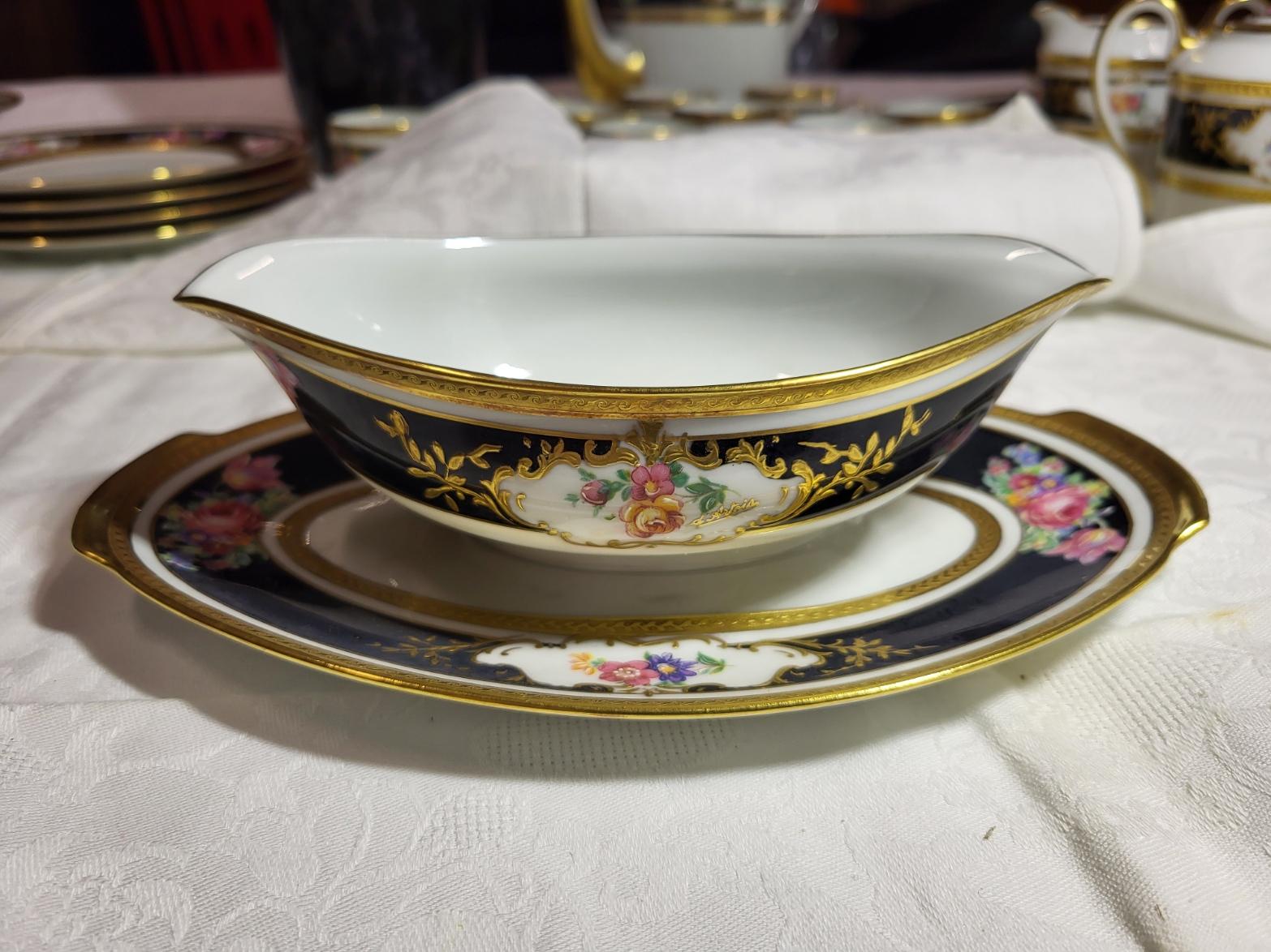 Service Ancienne Manufacture Royale Limoges France doré à l'or (75 pièces) en venta 1
