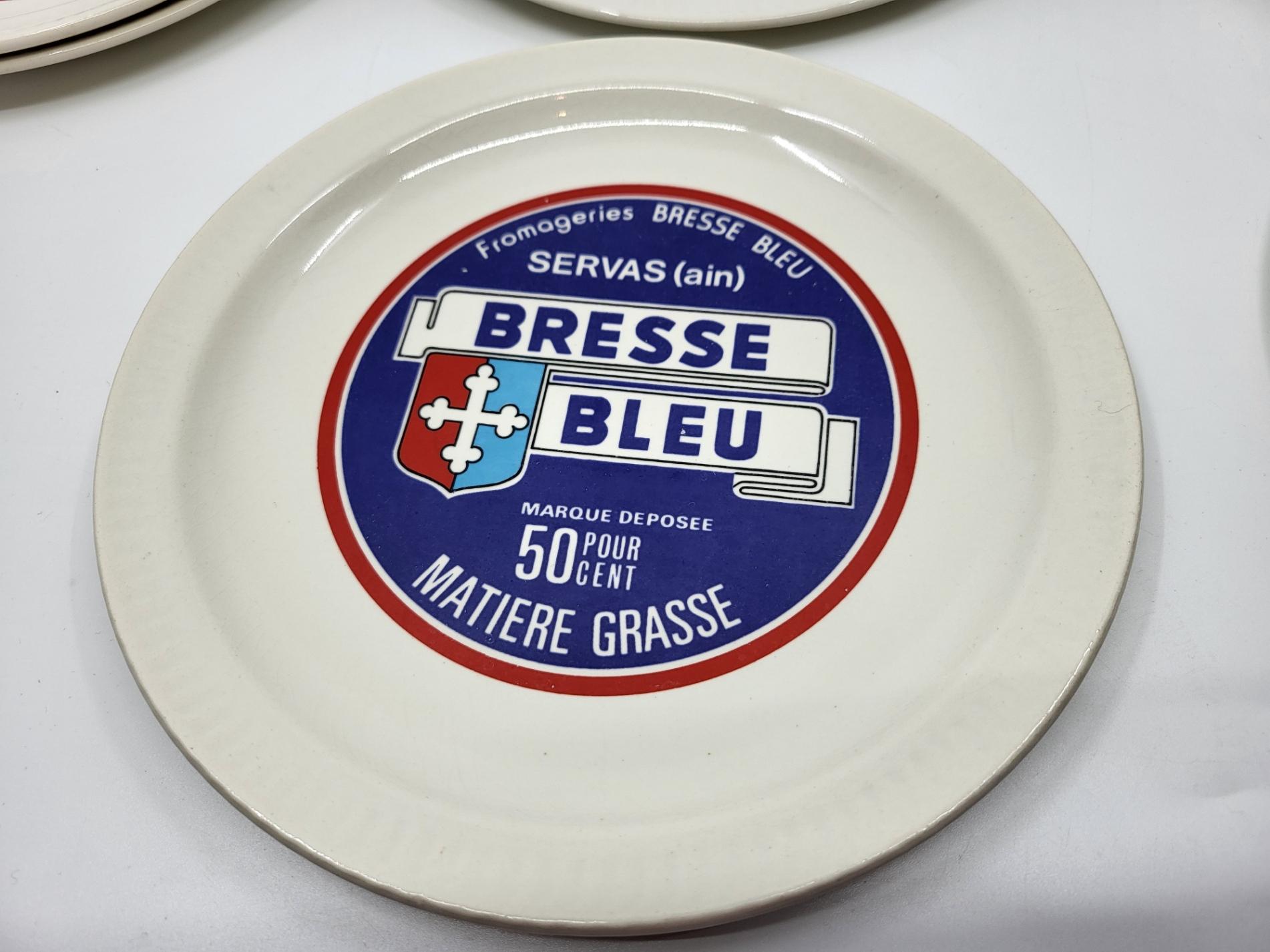 Dieses Lot von sechs Obstsorten aus Saint Amand in französischer Sprache aus den 1970er Jahren ist eine wunderbare Ergänzung für alle Liebhaber des Vintage-Sektes. Ces assiettes soient en bon état général, il est important de noteter quelques
