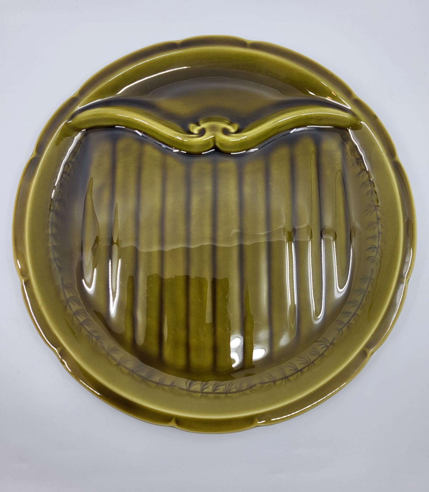 Français Service assiettes, plat Gien France, faïence Vert Olive Vintage 1970 (lot de 13) en vente