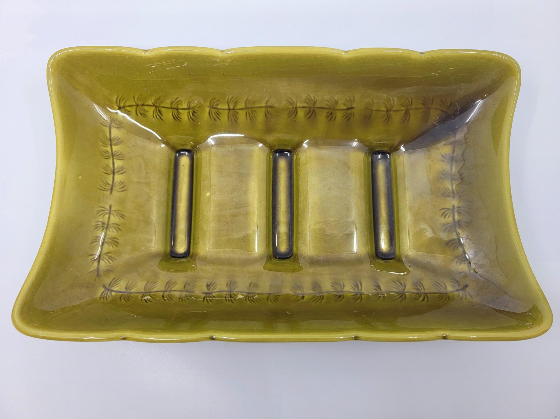 Service assiettes, plat Gien France, faïence Vert Olive Vintage 1970 (lot de 13) Bon état - En vente à London, England