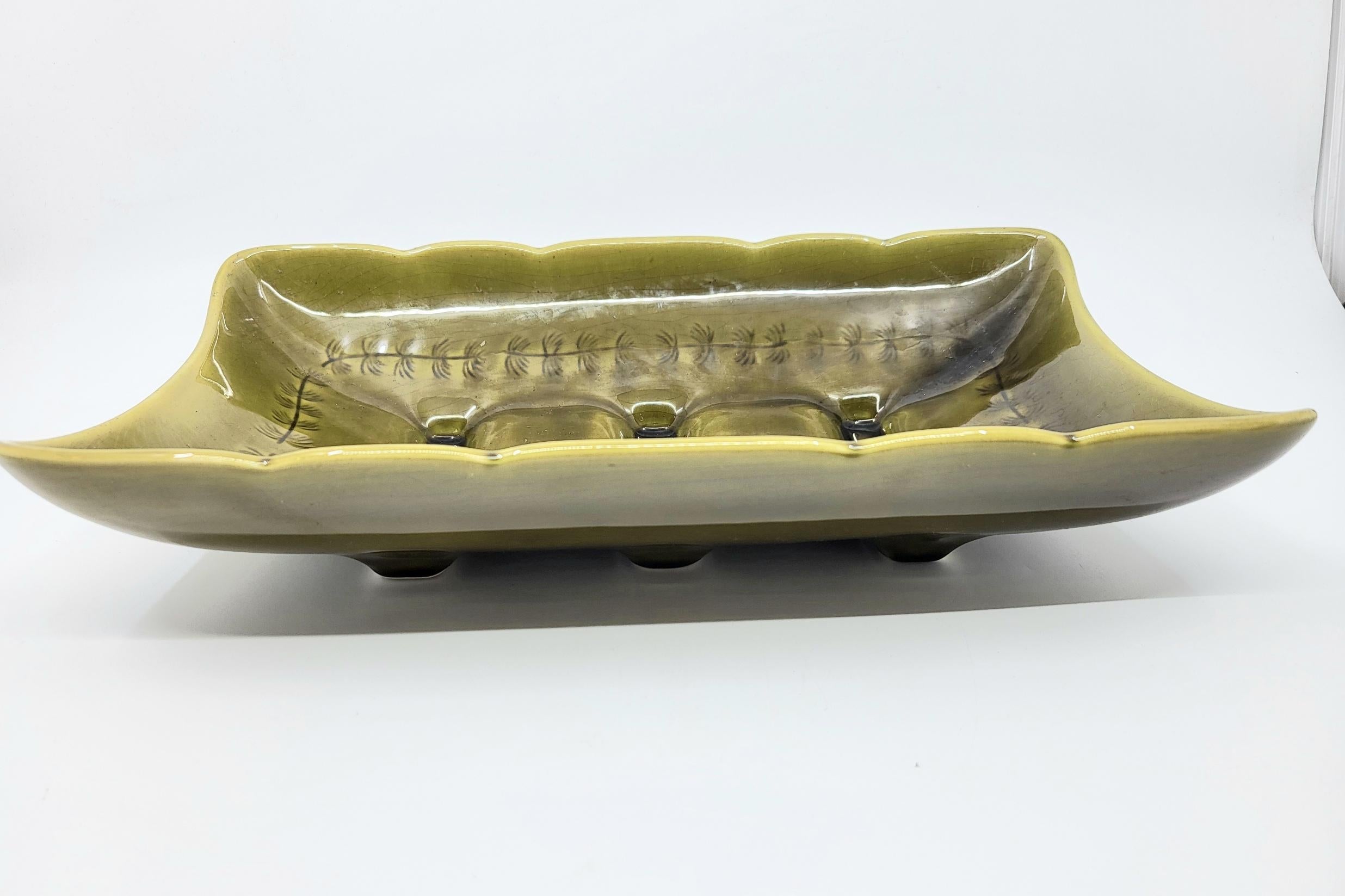 20ième siècle Service assiettes, plat Gien France, faïence Vert Olive Vintage 1970 (lot de 13) en vente