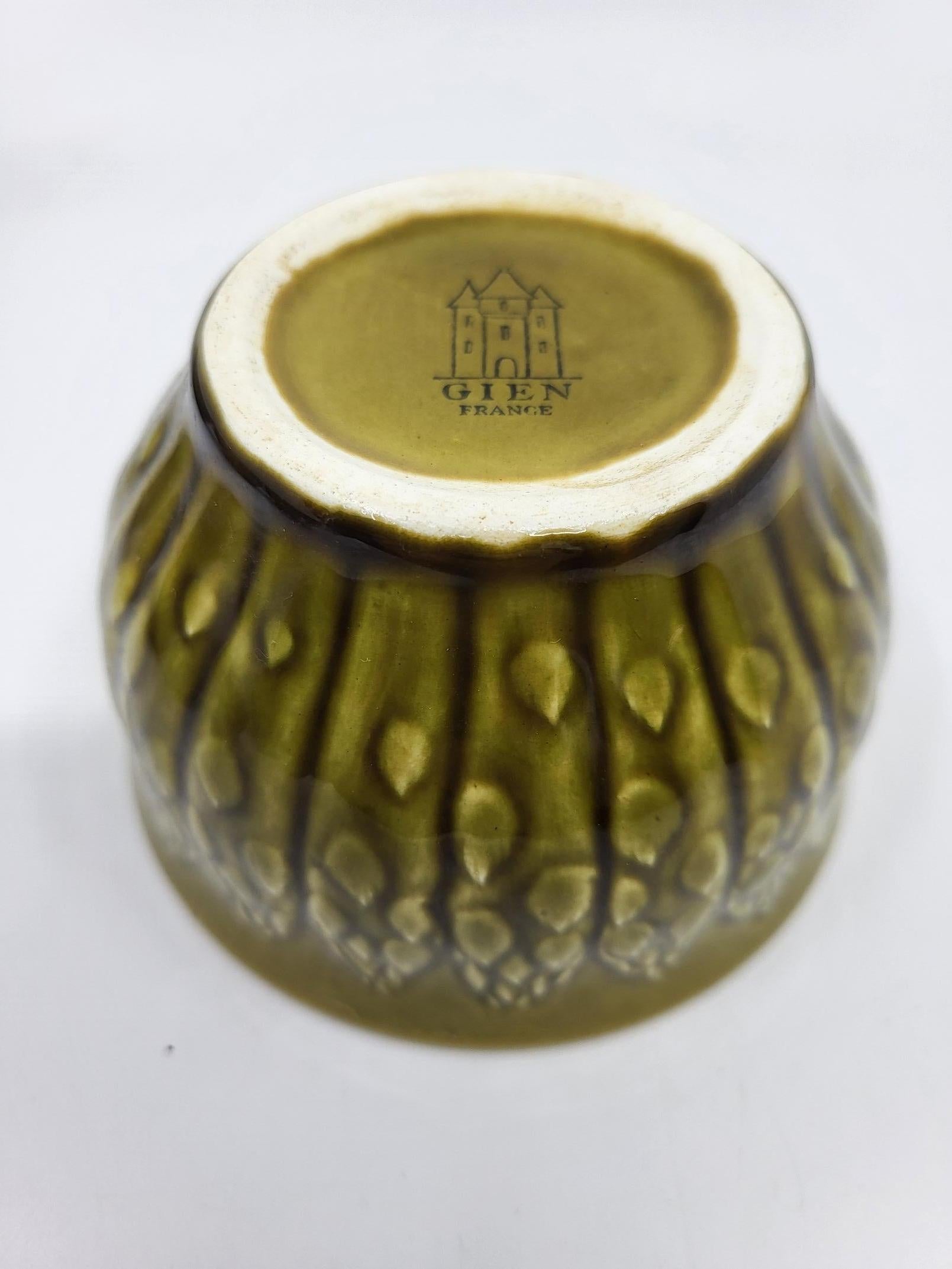 Service assiettes, plat Gien France, faïence Vert Olive Vintage 1970 (lot de 13) en vente 1