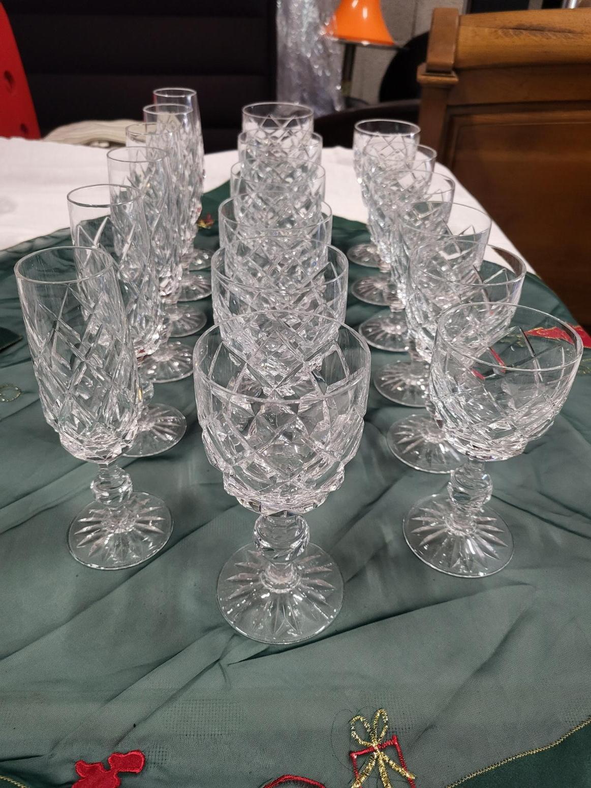 Service de verres en cristal Francais style Saint Louis (lot de 18) en vente 1