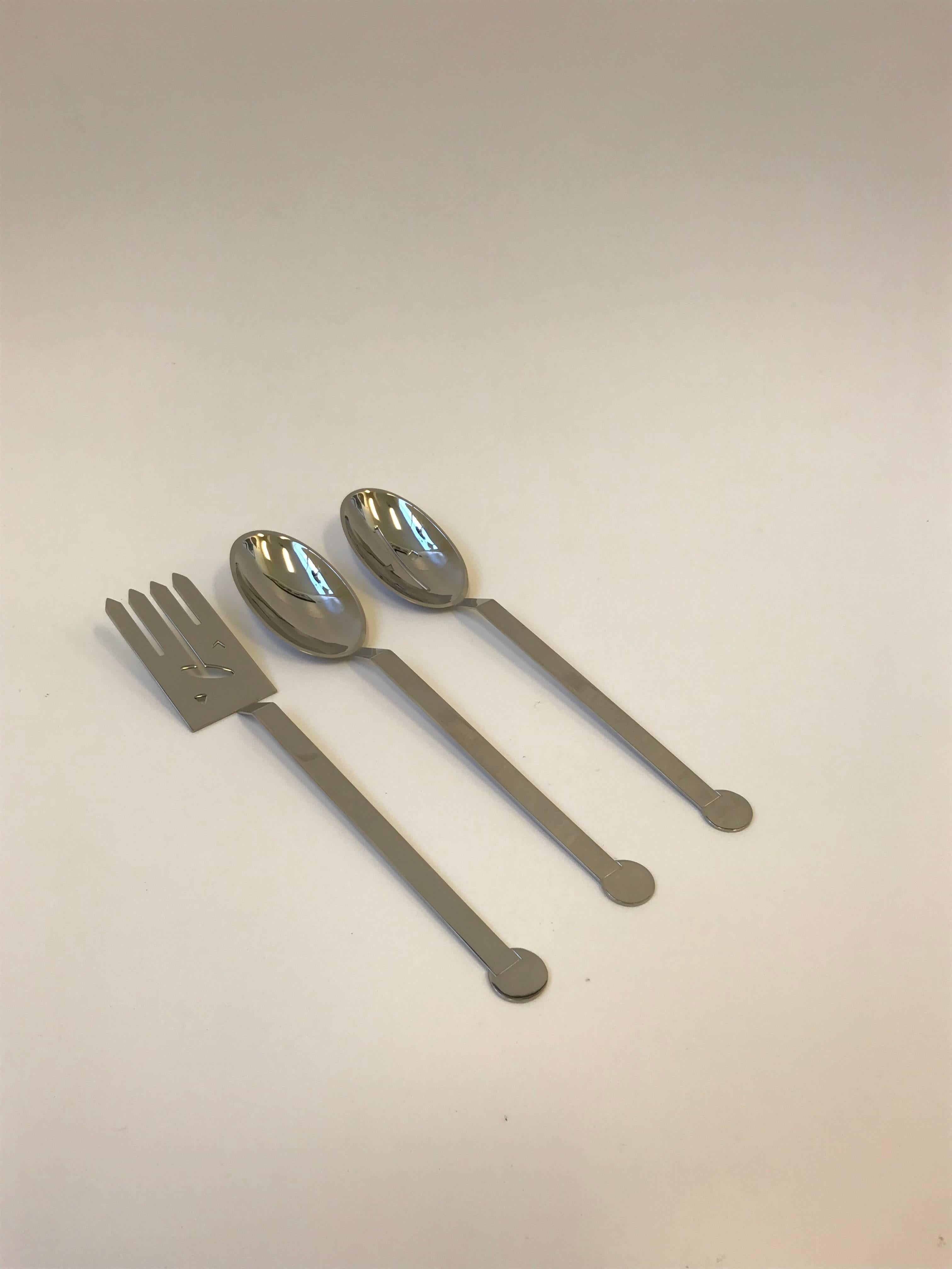 Service for Eight Memphis Five-Piece Place Setting by Bissell and Wilhite Co. In Excellent Condition In Palm Springs, CA