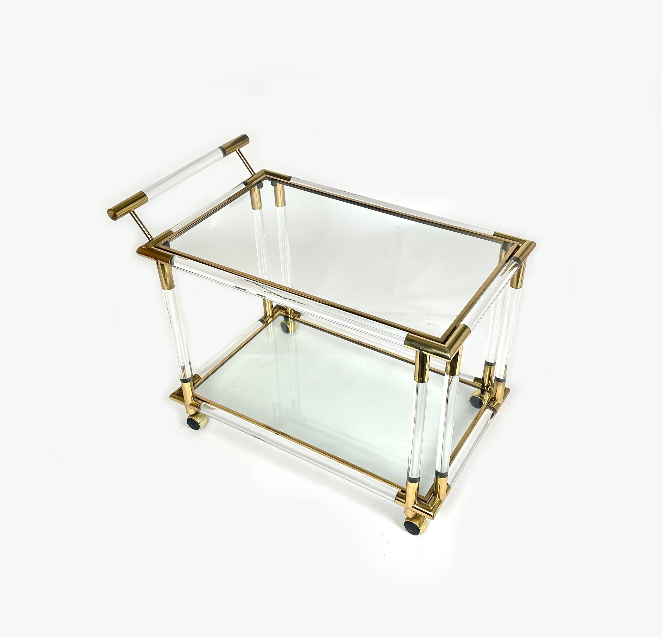 Mid-Century Modern Serving Bar Cart in Lucite and Brass Charles Hollis Jones Style, Italy, 1970s For Sale