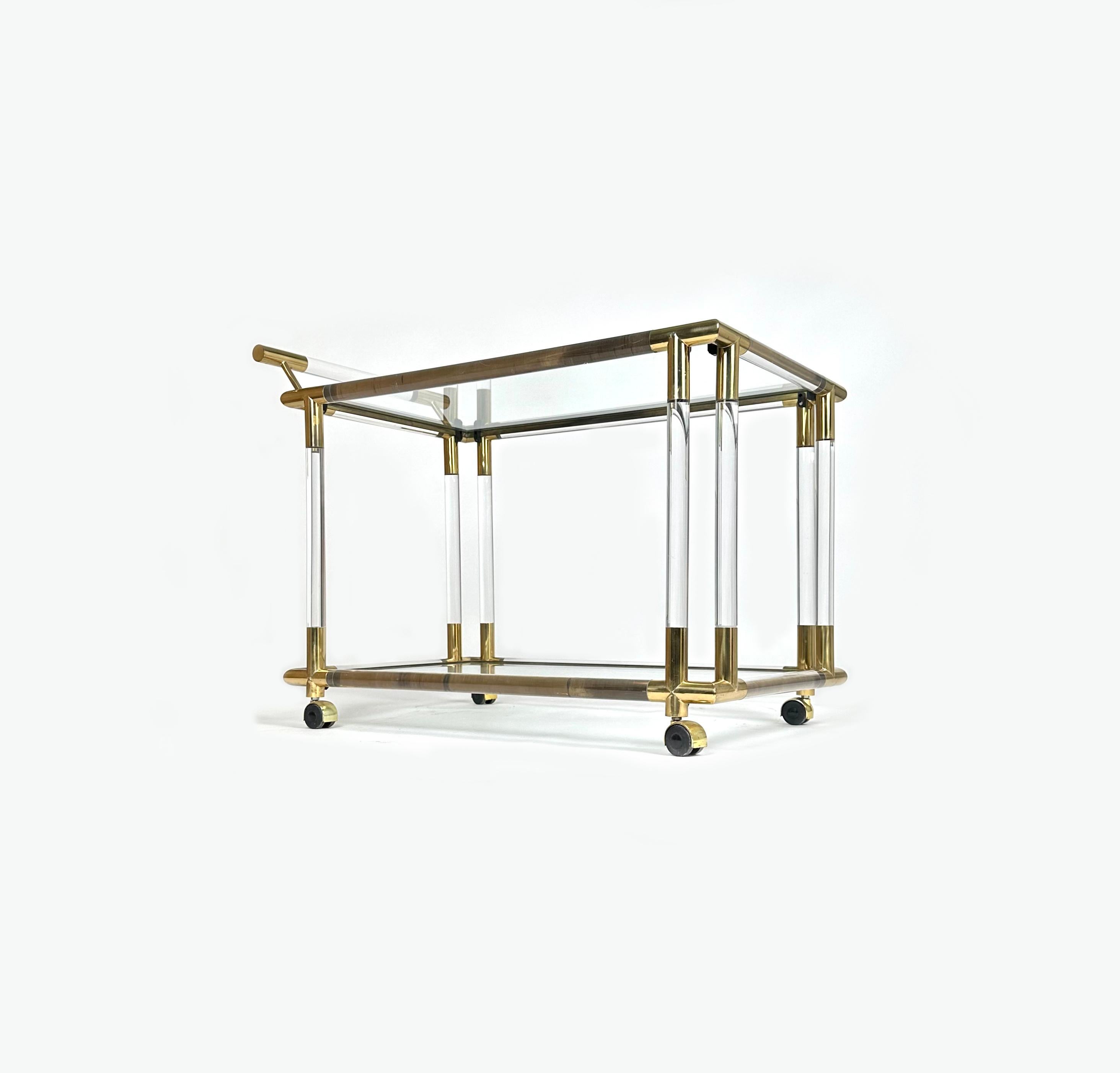 Serving Bar Cart in Lucite and Brass Charles Hollis Jones Style, Italy, 1970s In Good Condition For Sale In Rome, IT