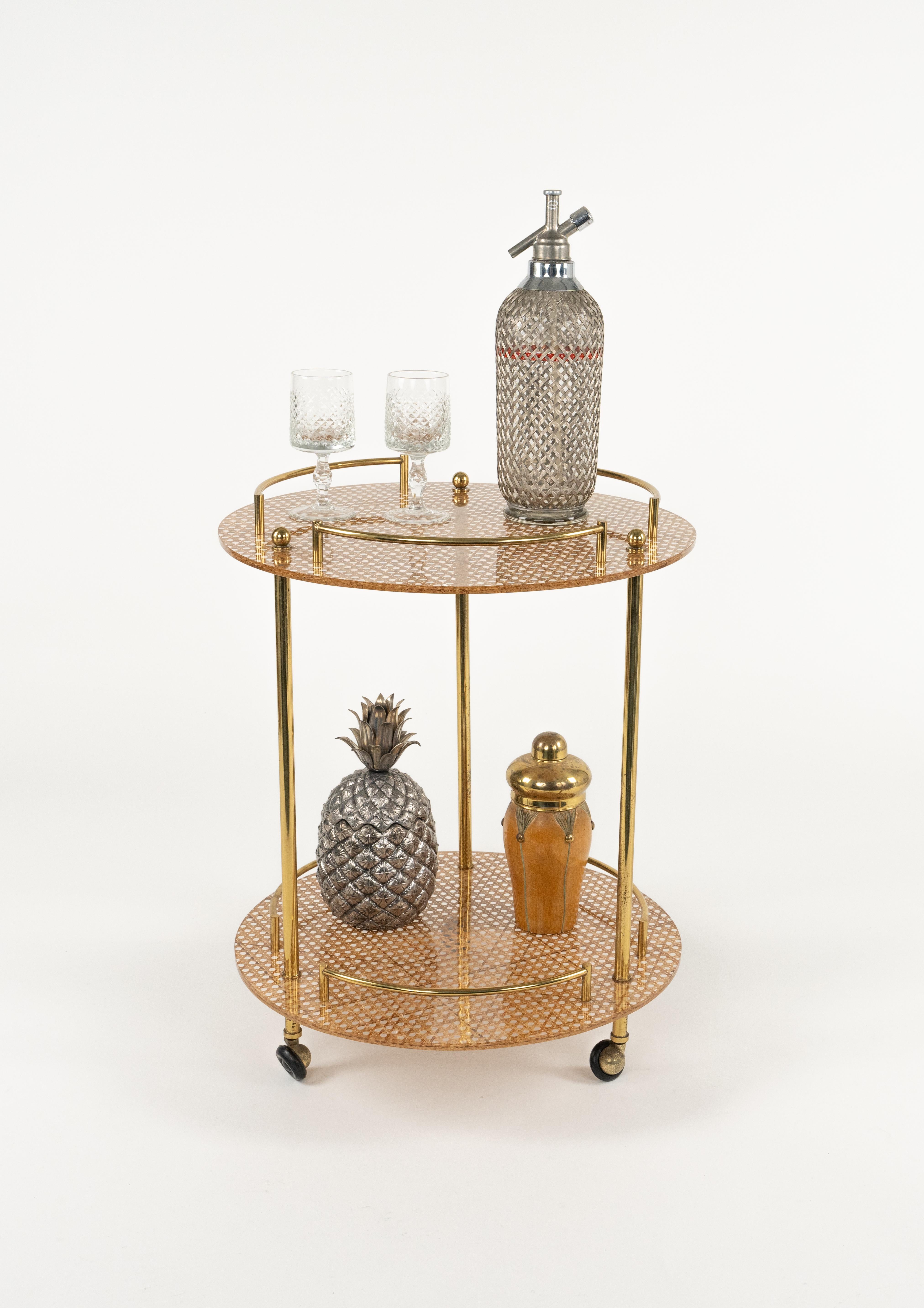 Serving Bar Cart in Lucite, Brass and Rattan Christian Dior Style, Italy 1970s In Good Condition For Sale In Rome, IT