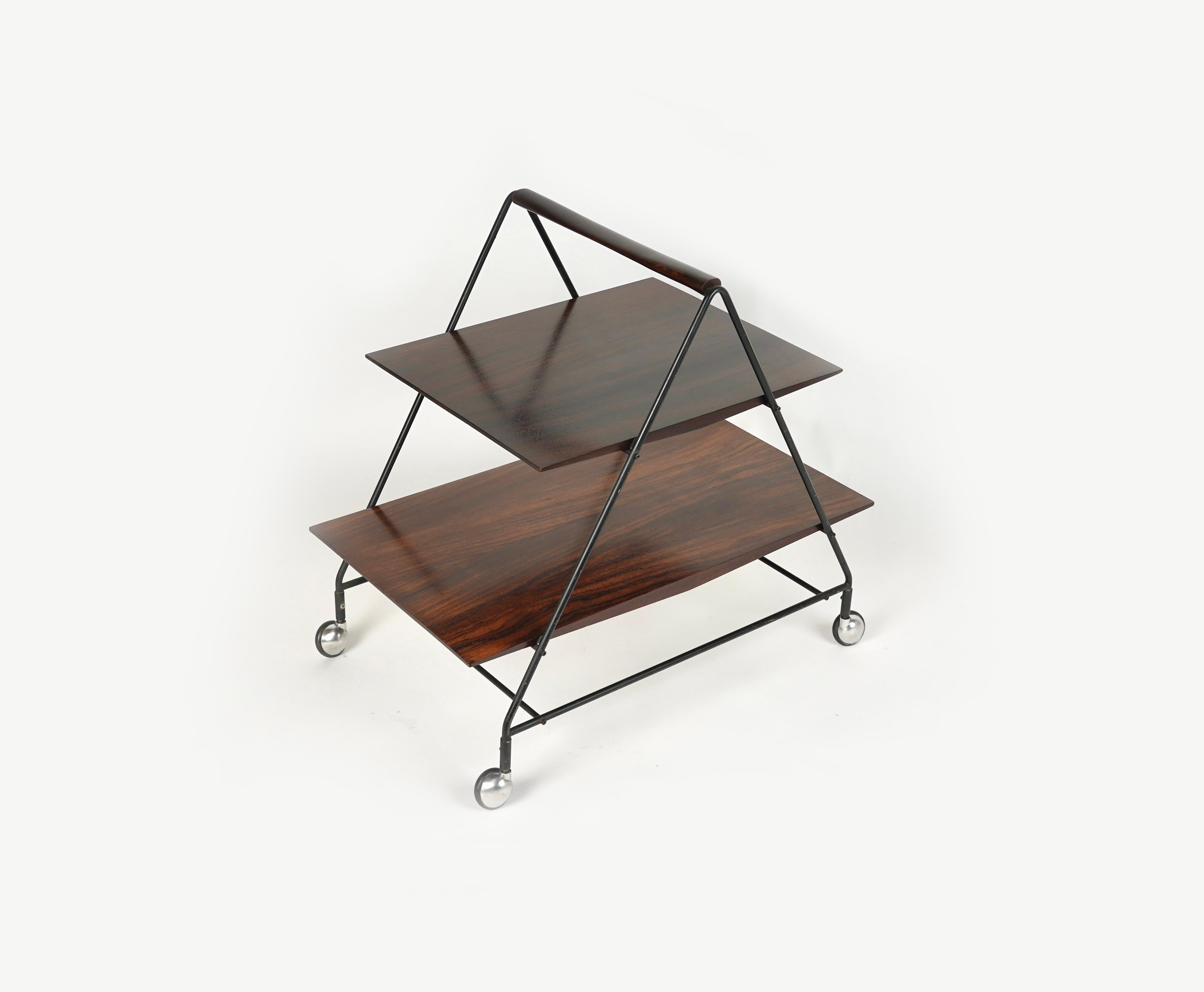 Mid-Century serving bar / tea cart in wood and black painted metal with Two Trays by Ico Parisi for MIM Roma (Mobili Italiani Moderni).

Made in Italy in the 1960s.

Ico Parisi was born in Palermo in 1916. He graduated in construction and served