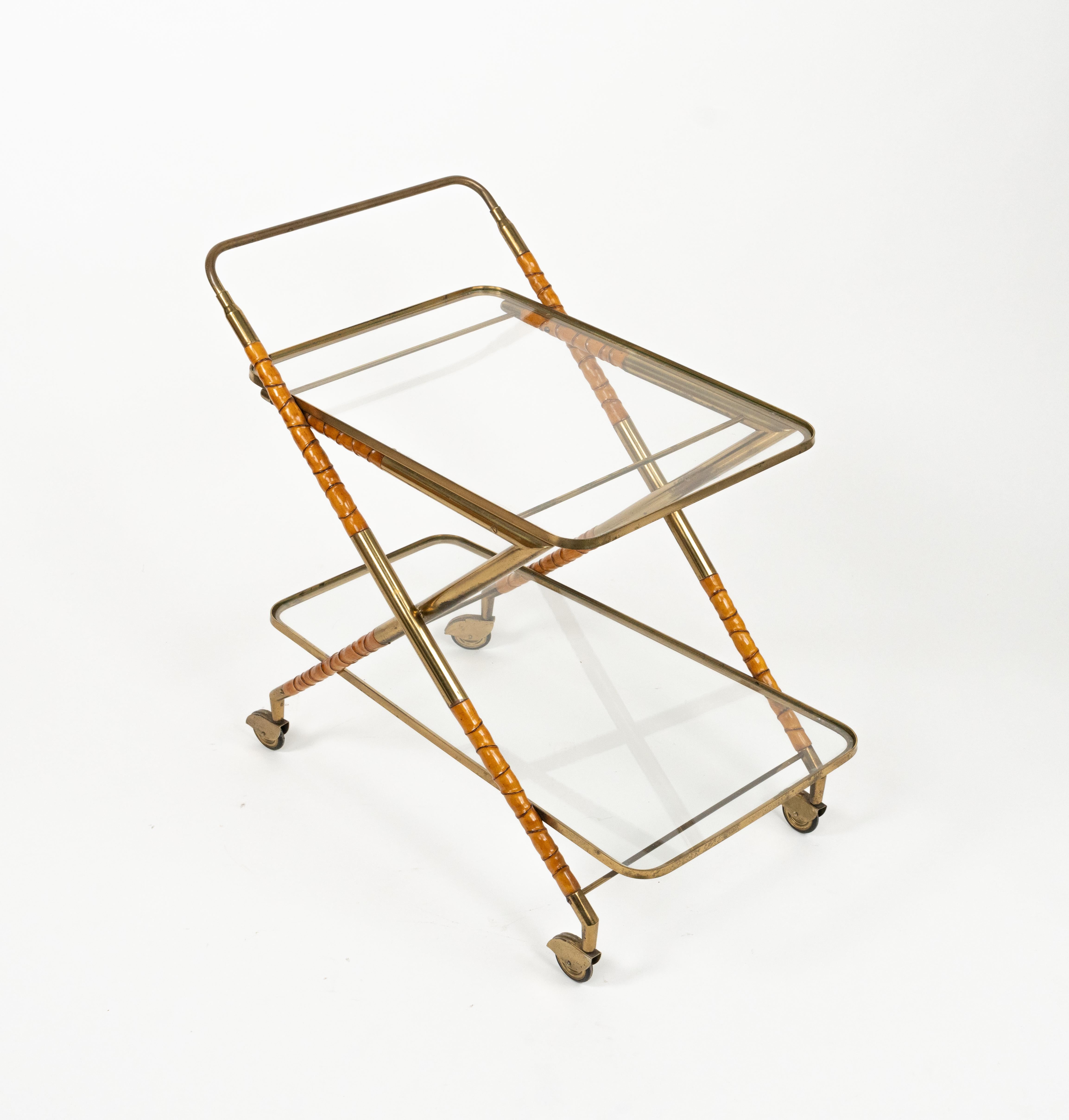 Serving Bar Cart in Wood Faux Bamboo, Brass & Glass by Cesare Lacca, Italy 1950s In Good Condition For Sale In Rome, IT