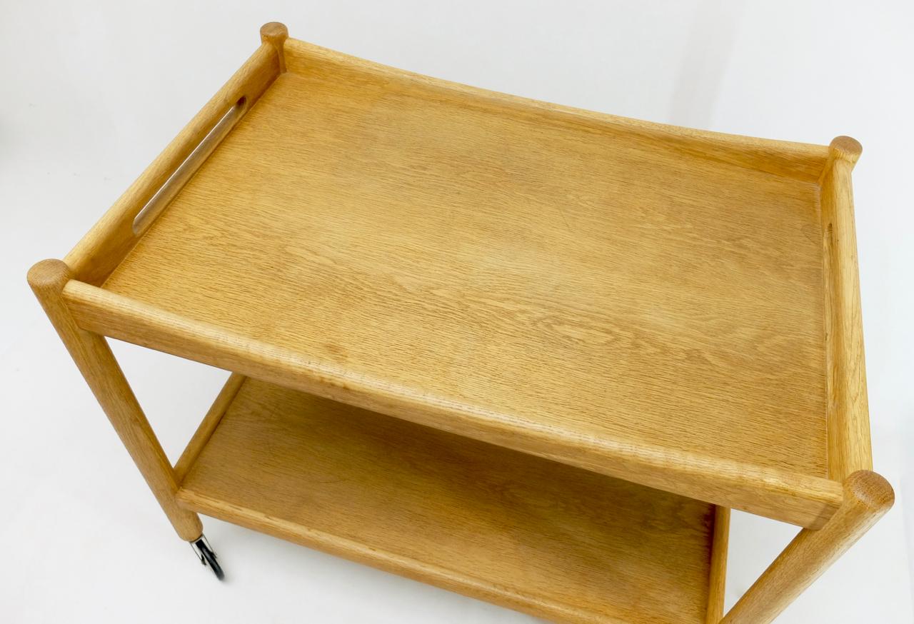 Mid-Century Modern Serving Bar Cart Trolley AT-45 by Hans J. Wegner in Oak for Tuck in Denmark
