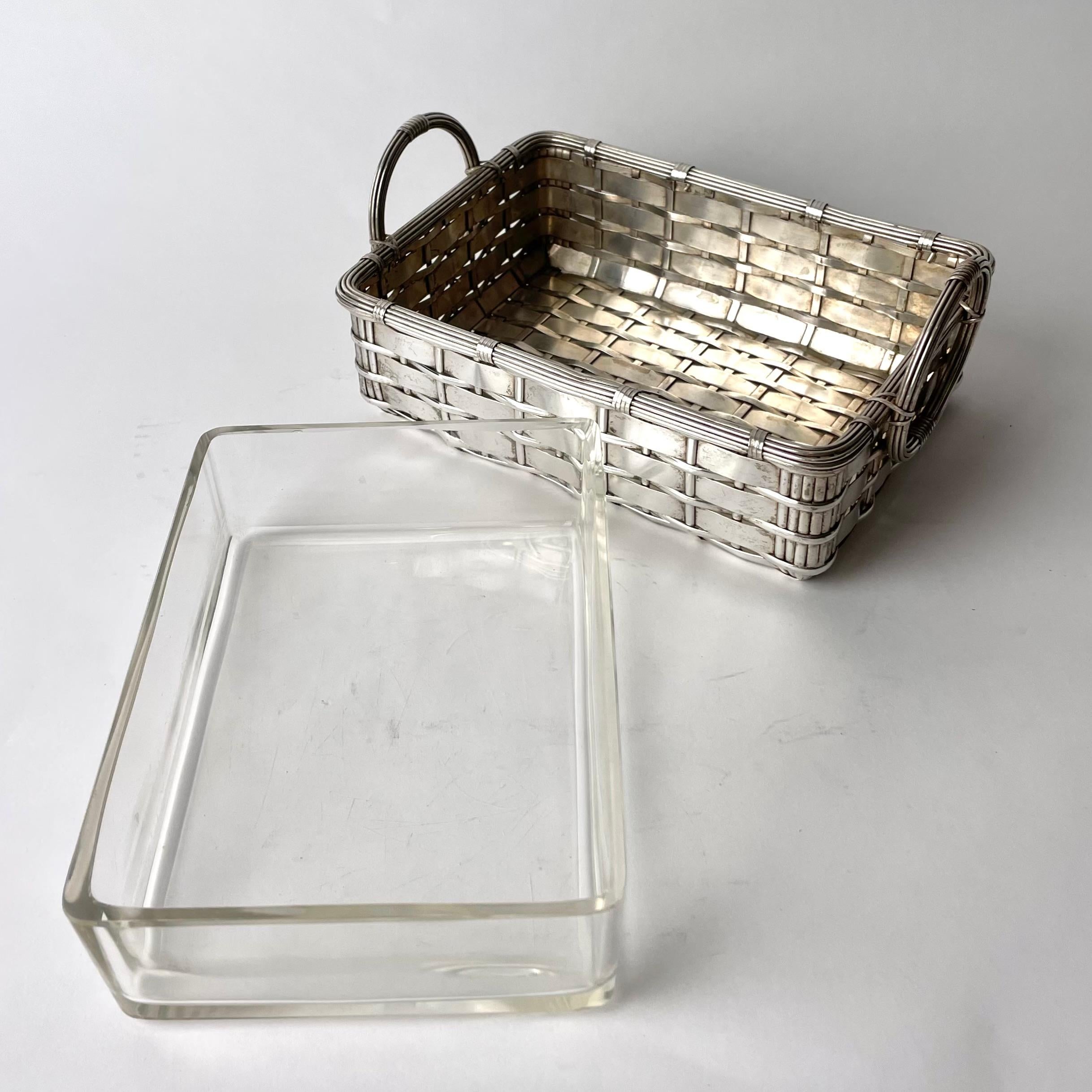 Serving Bowl in silver plated braided metal with glass insert Early 20th Century For Sale 1